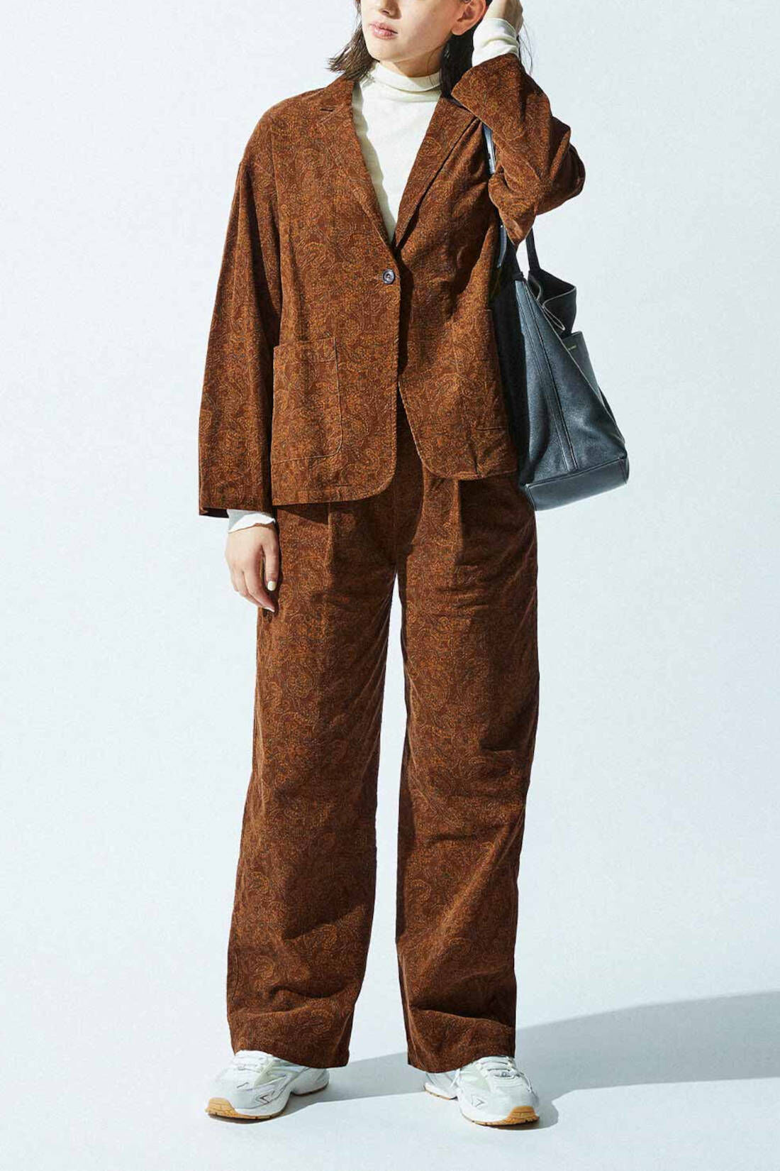 Real Stock|THREE FIFTY STANDARD　ペイズリー柄の細コールパンツ〈ブラウン〉