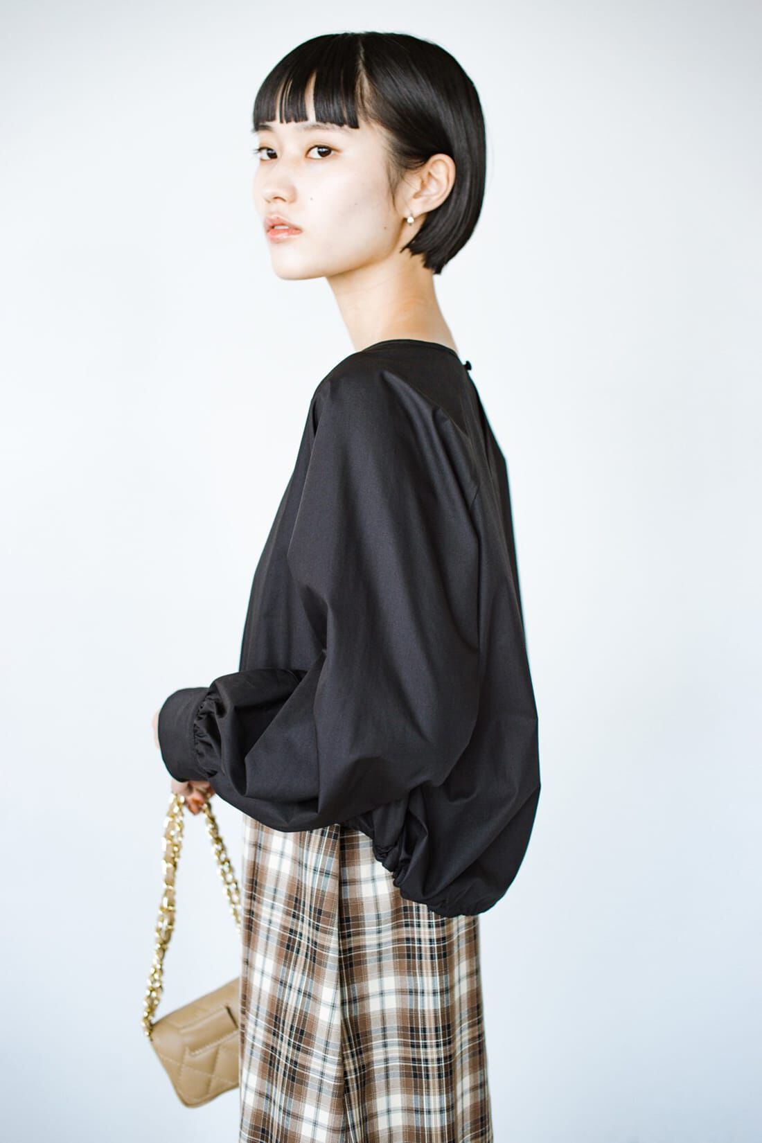 realstock [リアルストック]（Express BOX）|ｈａｃｏ！ 季節の変化を楽しむ「愛服」 手持ちの夏冬服と組み合わせ無限！総柄キャミワンピース＆すそしぼりトップスセット〈ブラウン〉
