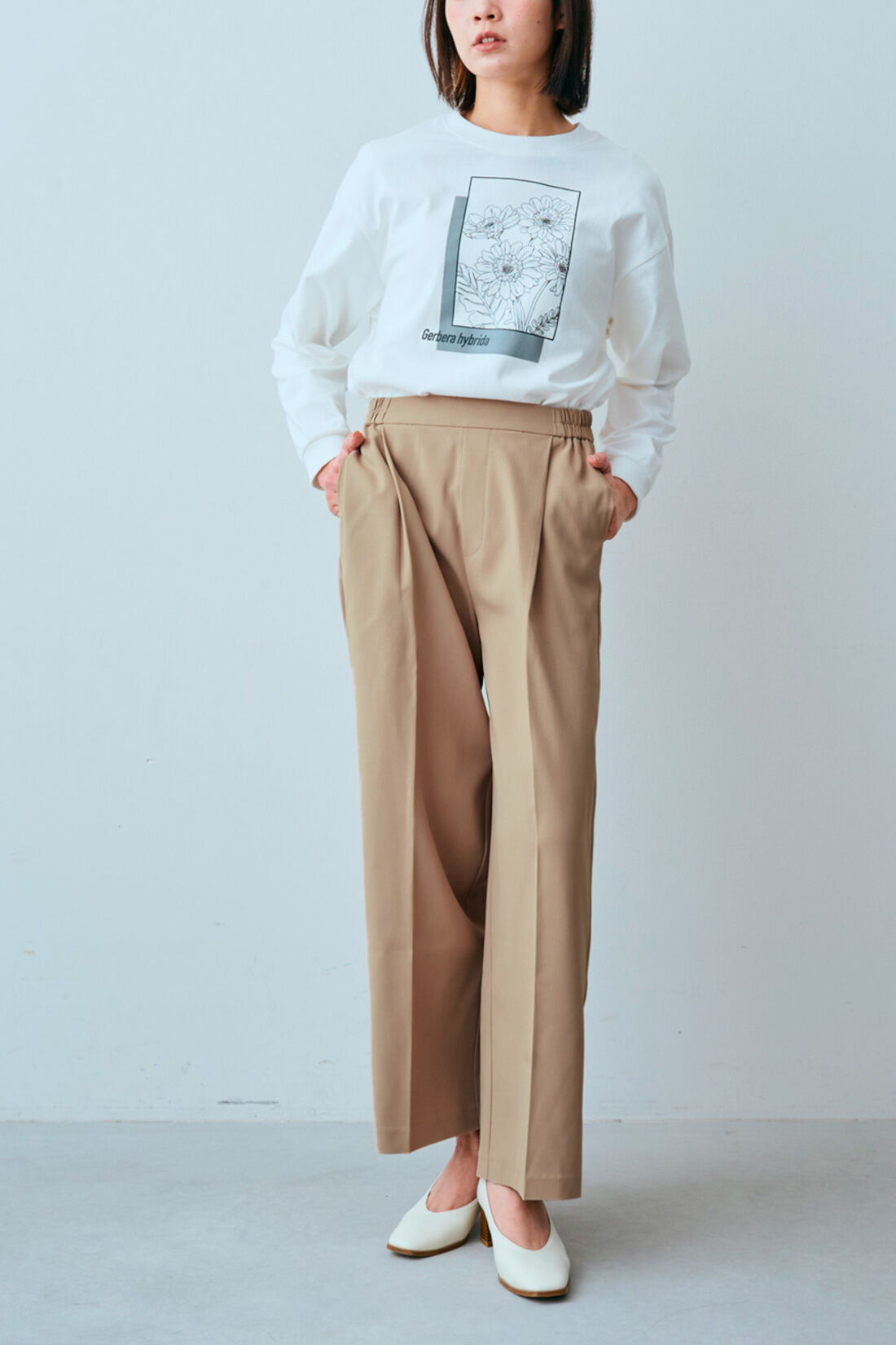 realstock [リアルストック]（Express BOX）|Live love cotton（R）プロジェクト IEDIT[イディット]　大人のためのモノトーンフラワーロゴプリントTシャツ〈ガーベラ〉|モデル身長：164cm　着用サイズ：M
