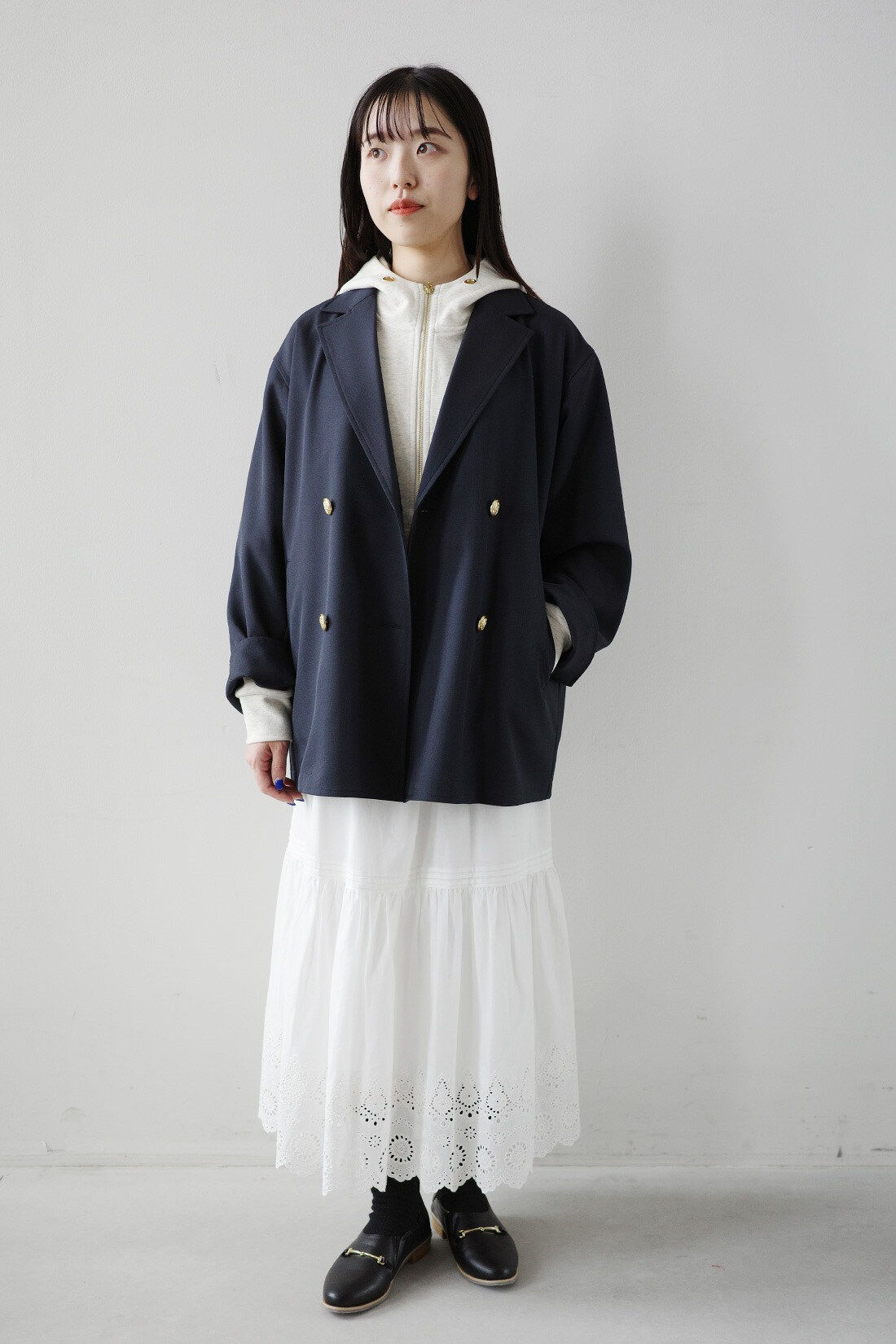 realstock [リアルストック]（Express BOX）|【3～10日でお届け】リブ イン コンフォート 莉子さんとつくった パリの蚤の市にありそうなポケット付きのアンティーク風レーススカート〈ホワイト〉|スタッフ身長：160cm　着用サイズ：M
