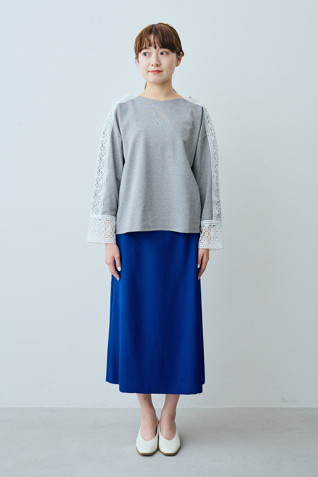 Real Stock|IEDIT[イディット]　ニットライクなリップルカットソー素材で仕立てた らくちんきれいなIラインスカート〈4〉|モデル身長：163cm　着用サイズ：M　