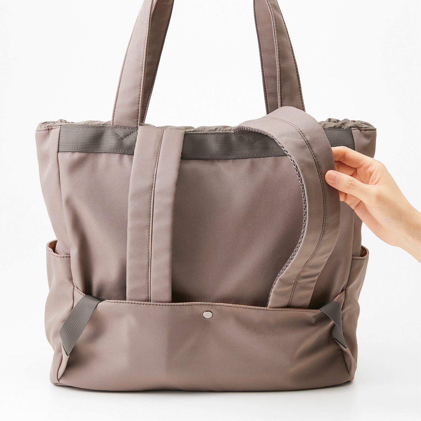 realstock [リアルストック]（Express BOX）|ラミプリュス　パソコンが入って11ポケット　リュックにもトートにも　オトナの撥水（はっすい）スクールバッグ|トート持ちしたいときは、後ろのポケットにショルダーをイン。