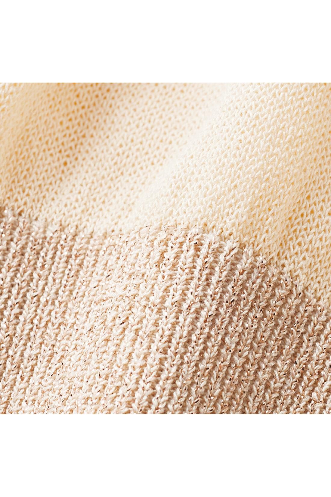 Real Stock|リブ イン コンフォート　サラリと素肌に気持ちいい　ふんわり袖のニットカーディガン〈ピンクベージュ〉|ほんのり透ける薄手のニット素材。サラッとドライな肌心地が涼やか。すそリブはラメ糸をミックス。
