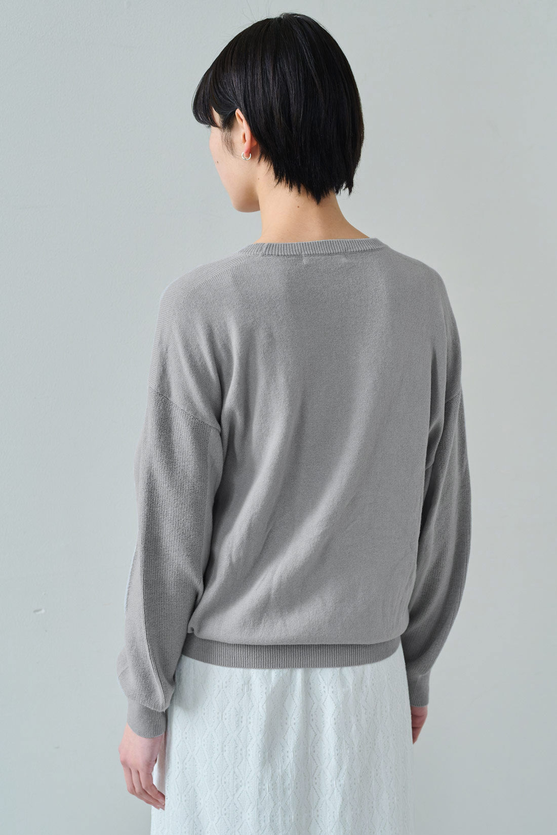 realstock [リアルストック]（Express BOX）|IEDIT[イディット]　編み地変化を楽しむ綿100％がうれしいこなれハンサムデザインニット〈ネイビー〉|モデル身長：163cm　着用サイズ：M　これは参考画像です。お届けするカラーとは異なります。