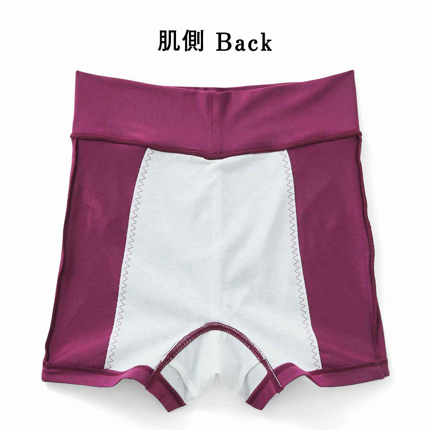 realstock [リアルストック]（Express BOX）|ブルーデイもぐっすり眠れる！ ぐるりと安心なサニタリーショーツ〈ミッドナイトブルー〉|前側から後ろ側まで幅広な防水布。おやすみ中の経血のもれを防ぎます。お届けするカラーとは異なります。