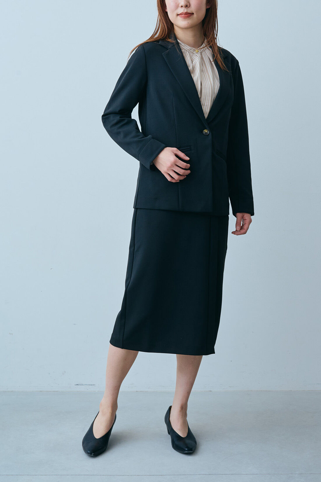 Real Stock|IEDIT[イディット]　きちんとシャツ見えして伸びやかな　抗菌防臭美ノビストライプ　シャツブラウス〈ベージュ〉|モデル身長：165cm　着用サイズ：M