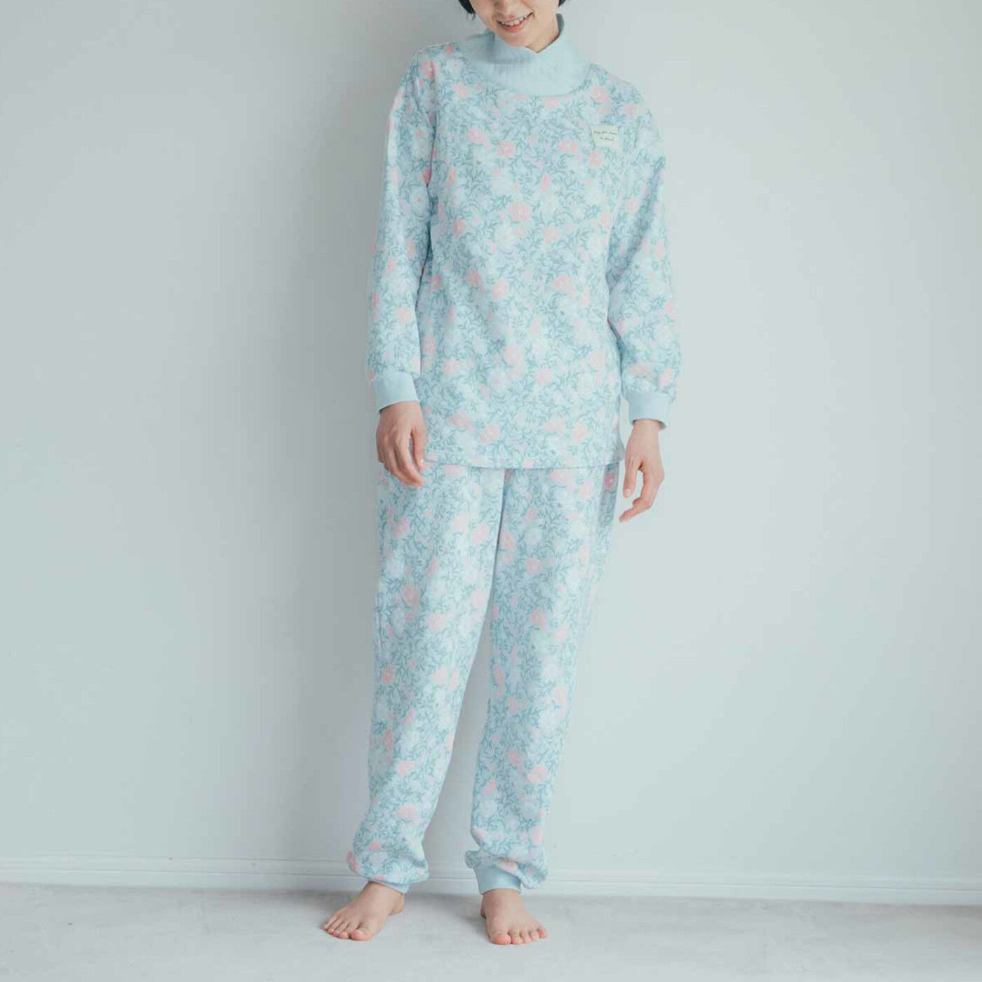realstock [リアルストック]（Express BOX）|大人の植物柄で夜長を楽しむ ふんわり軽やかな綿混キルトパジャマ〈ミントグリーン〉