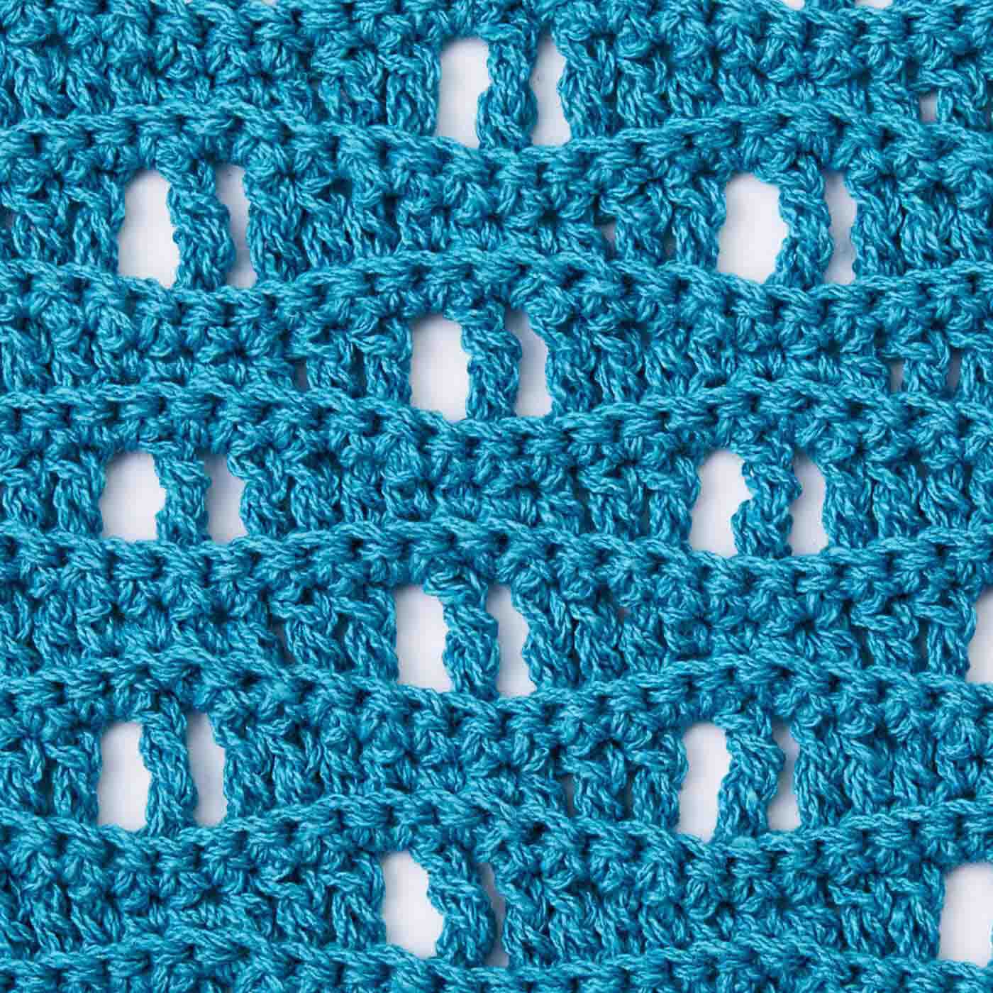 Real Stock|涼しげな編み地が自慢 透け感がおしゃれなかぎ針編みバッグ|1色で編むから糸始末の手間もなくサクサク編めます。底部分は密度の高いこま編みでしっかり。