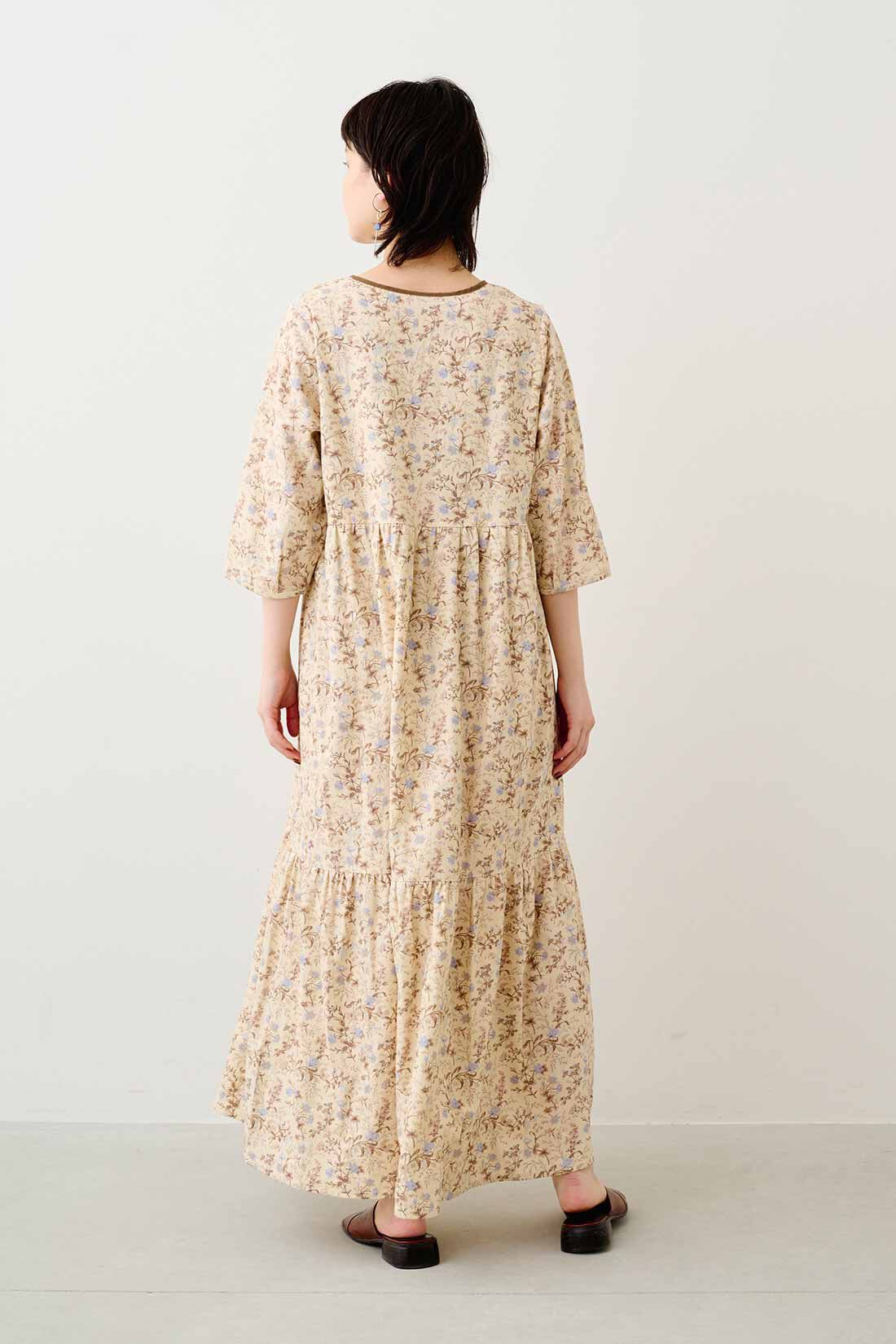 realstock [リアルストック]（Express BOX）|MEDE19F　ミュルーズモダン〈「ミュルーズ染織美術館」アーカイブコレクション〉 ワイルドフラワーモチーフワンピース〈ベージュ〉|モデル身長：157cm　着用サイズ：M