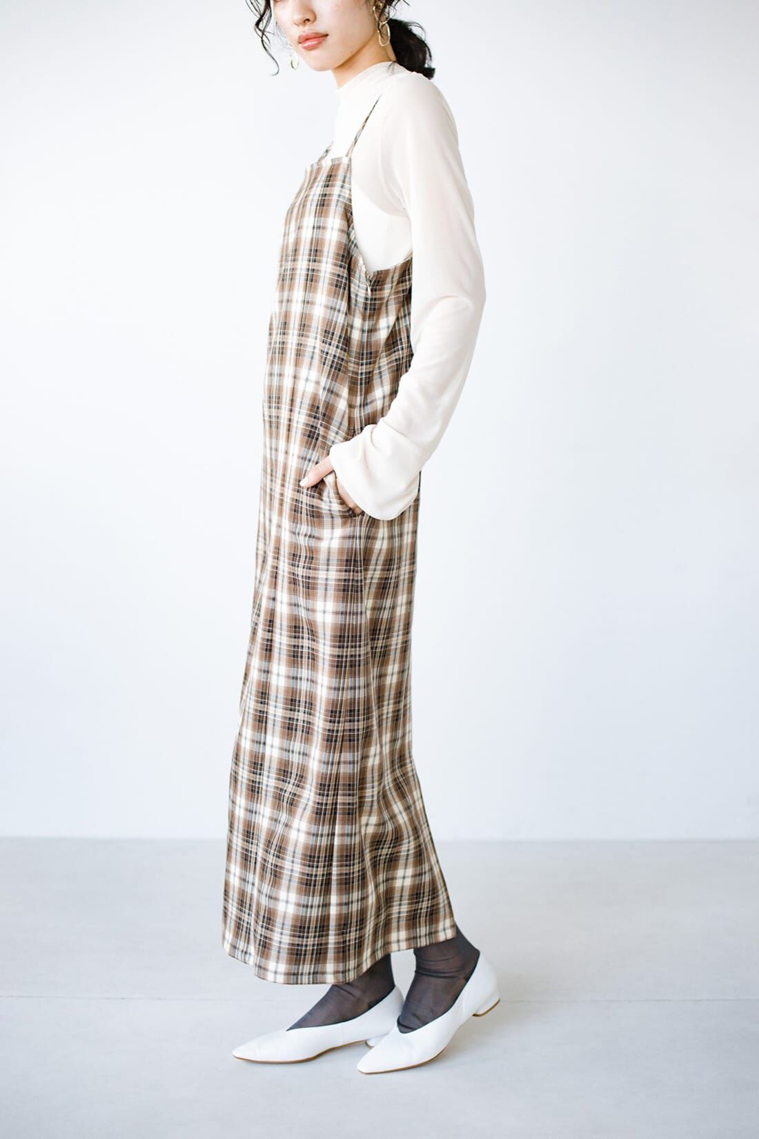 realstock [リアルストック]（Express BOX）|ｈａｃｏ！ 季節の変化を楽しむ「愛服」 手持ちの夏冬服と組み合わせ無限！総柄キャミワンピース＆すそしぼりトップスセット〈ブラウン〉