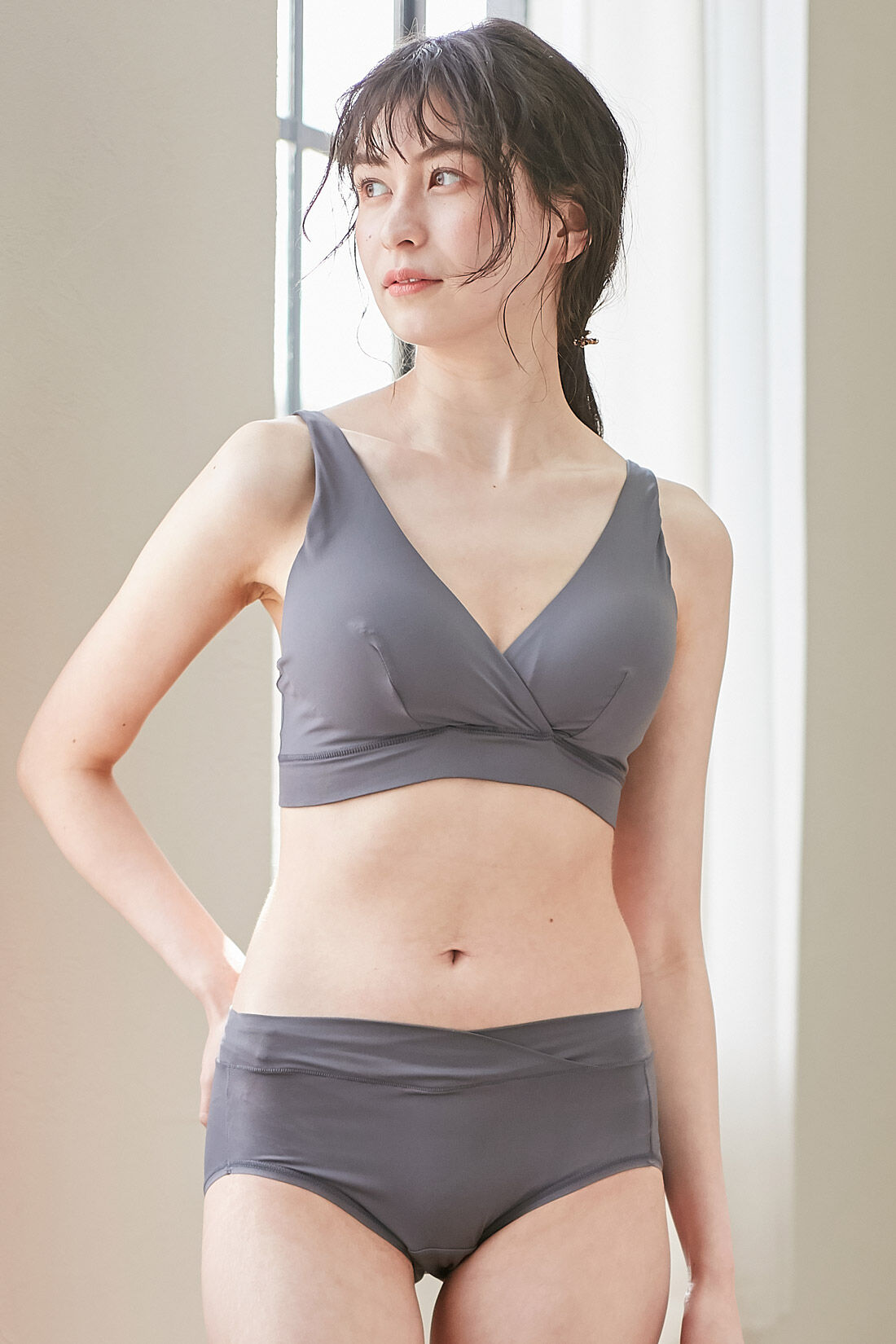 realstock [リアルストック]（Express BOX）|【3～10日でお届け】［Mama select］産前・産後使える　接触冷感授乳ブラジャー〈チャコール〉