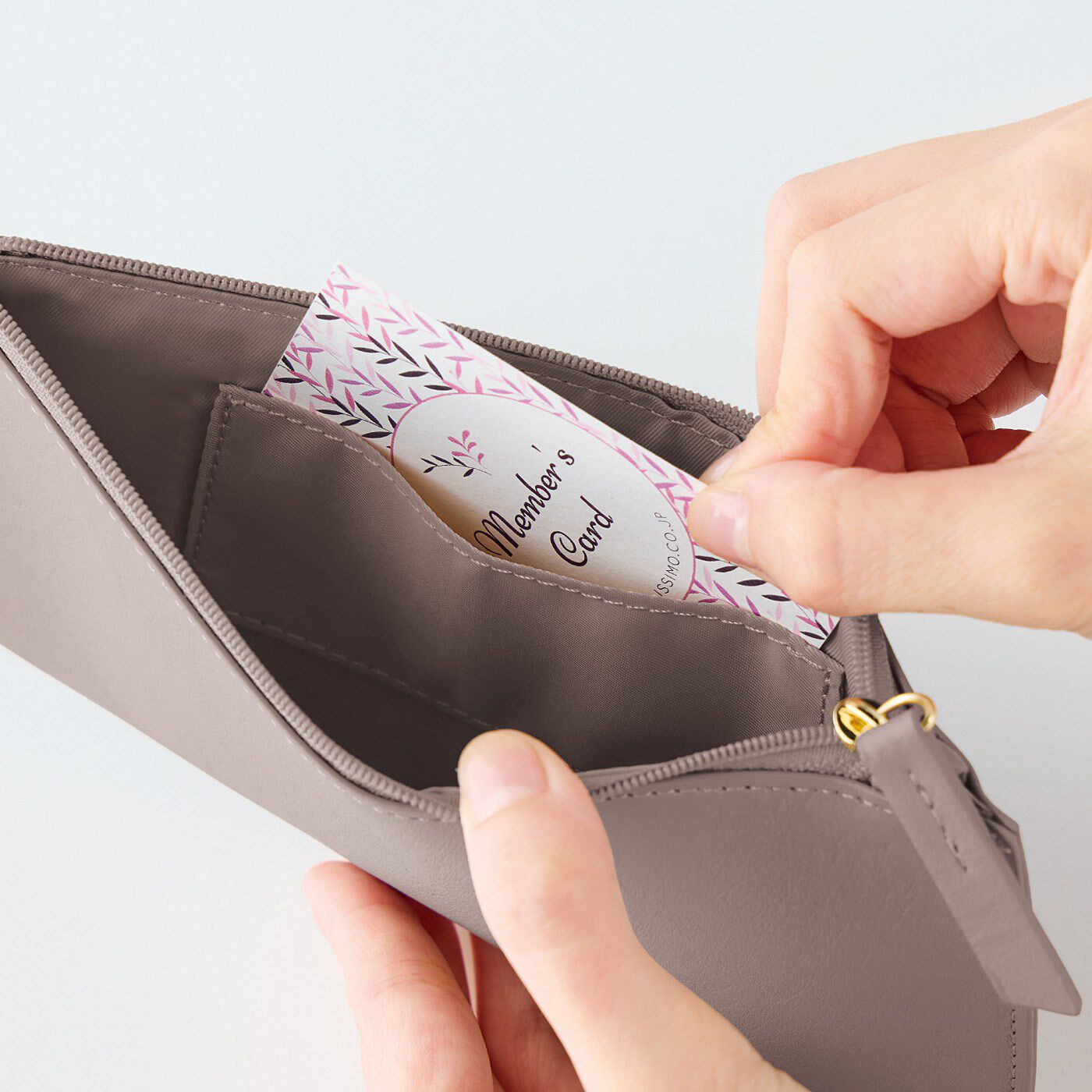 realstock [リアルストック]（Express BOX）|ａｍ＆ｂｅ　ショルダーストラップ付きで肌身離さず持ち歩き　お金と仲よくなる３点セット長財布|コインケースの内側にカードポケット付き。