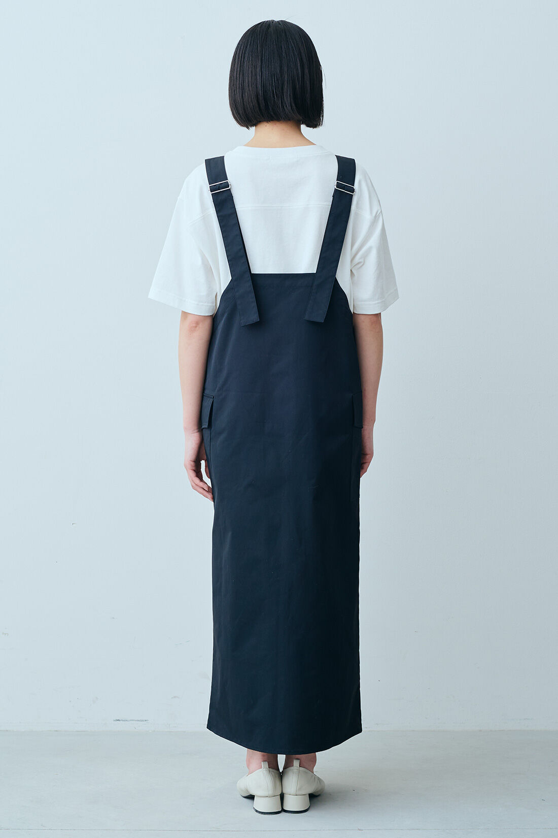 realstock [リアルストック]（Express BOX）|IEDIT[イディット]　小森美穂子さんコラボ 撥水（はっすい）素材の大人ジャンパースカート〈ブラック〉|モデル身長：164cm　着用サイズ：M