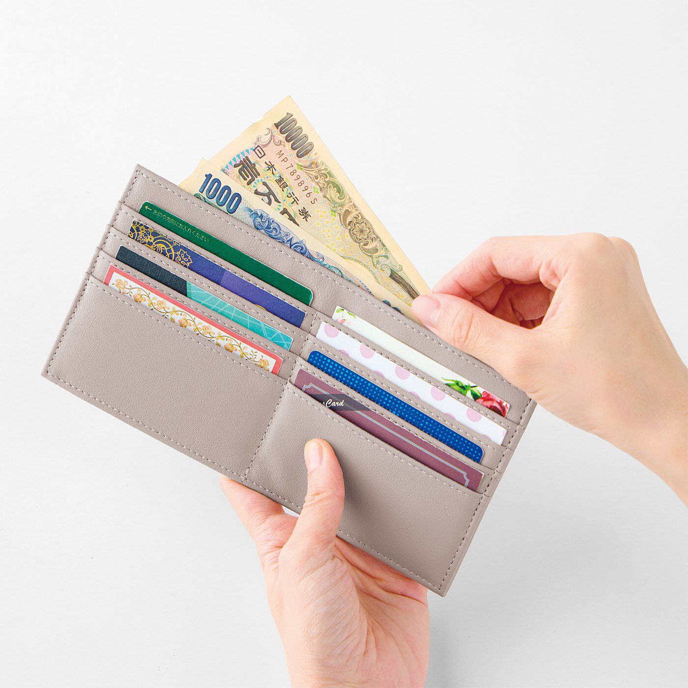 realstock [リアルストック]（Express BOX）|ａｍ＆ｂｅ　ショルダーストラップ付きで肌身離さず持ち歩き　お金と仲よくなる３点セット長財布|8枚分のカードポケットとお札ポケット。