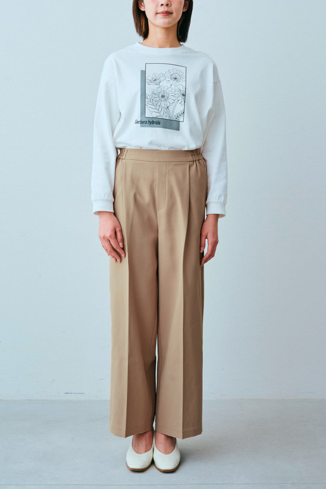 realstock [リアルストック]（Express BOX）|Live love cotton（R）プロジェクト IEDIT[イディット]　大人のためのモノトーンフラワーロゴプリントTシャツ〈カスミ草〉|モデル身長：164cm　着用サイズ：M　これは参考画像です。お届けするタイプとは異なります。