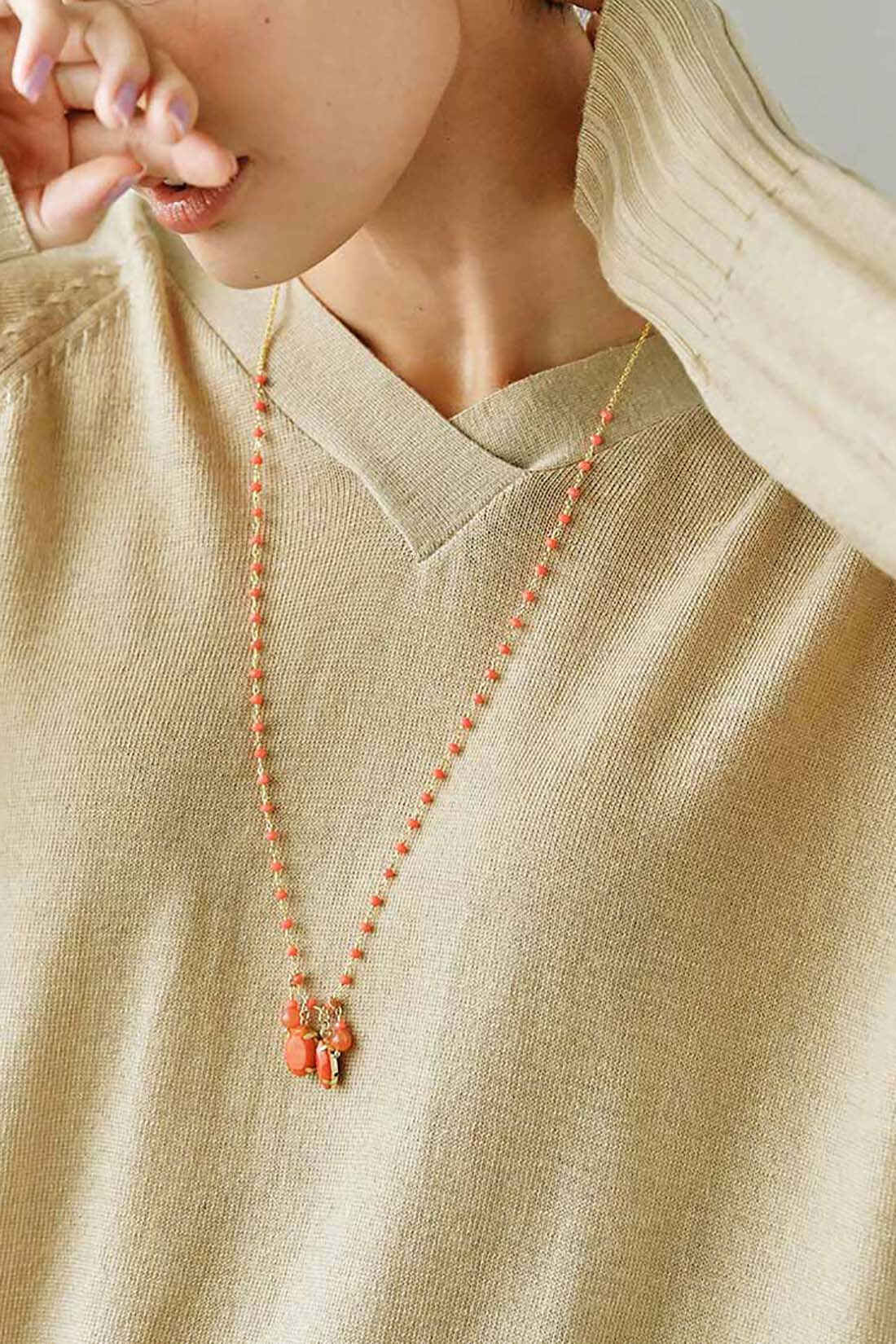 realstock [リアルストック]（Express BOX）|Her smileプロジェクト IEDIT[イディット]　Made in India 天然石とガラスビーズの繊細ロングネックレス〈カーネリアン〉