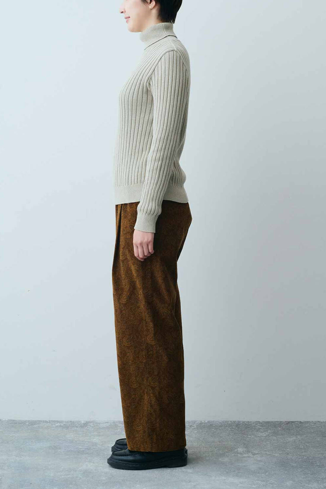 Real Stock|THREE FIFTY STANDARD　ペイズリー柄の細コールパンツ〈ブラウン〉