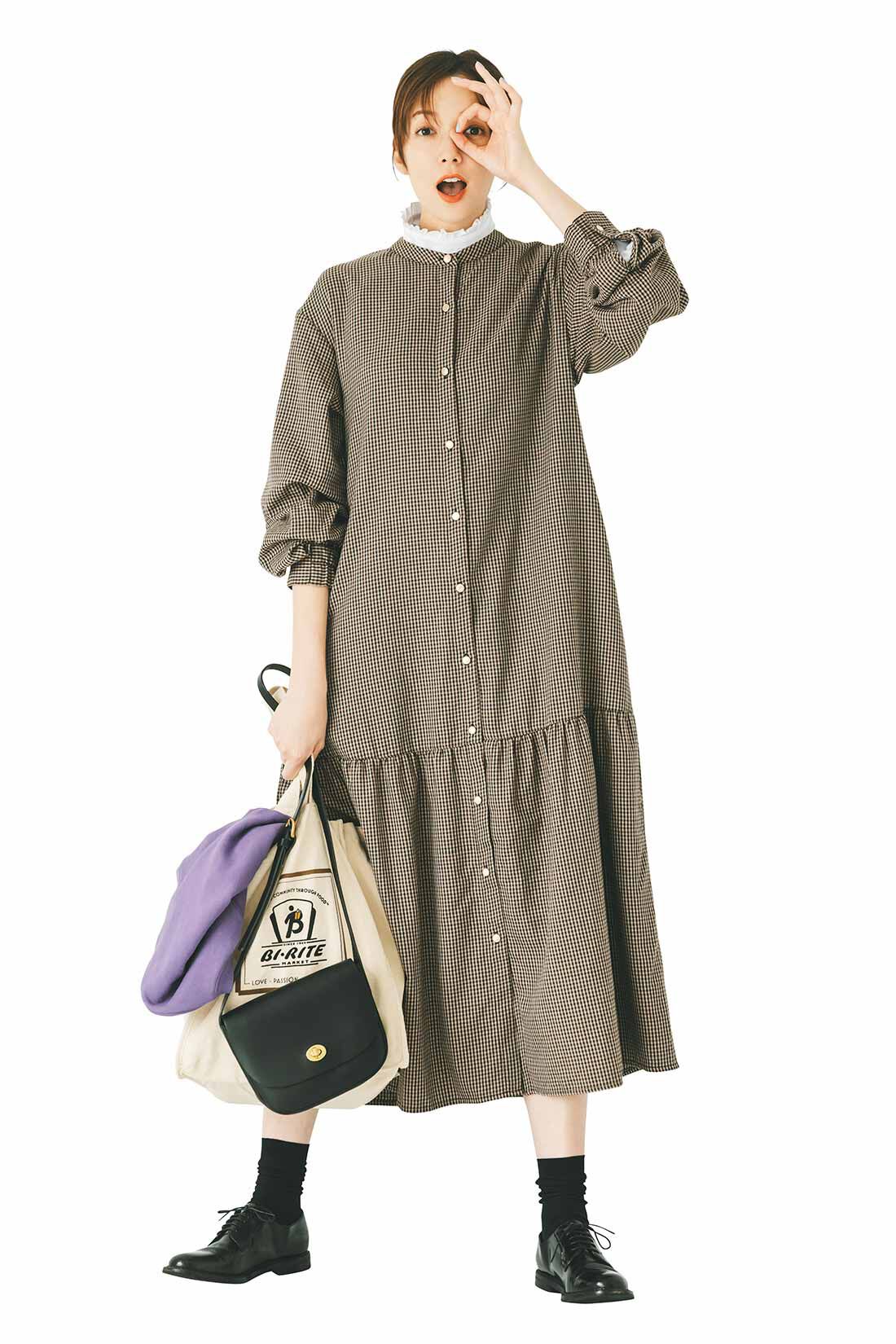 Real Stock|【3～10日でお届け】リブ イン コンフォート 人気スタイリスト 石上美津江さんとつくった はおれるチェックのワンピース〈ブラウンチェック〉
