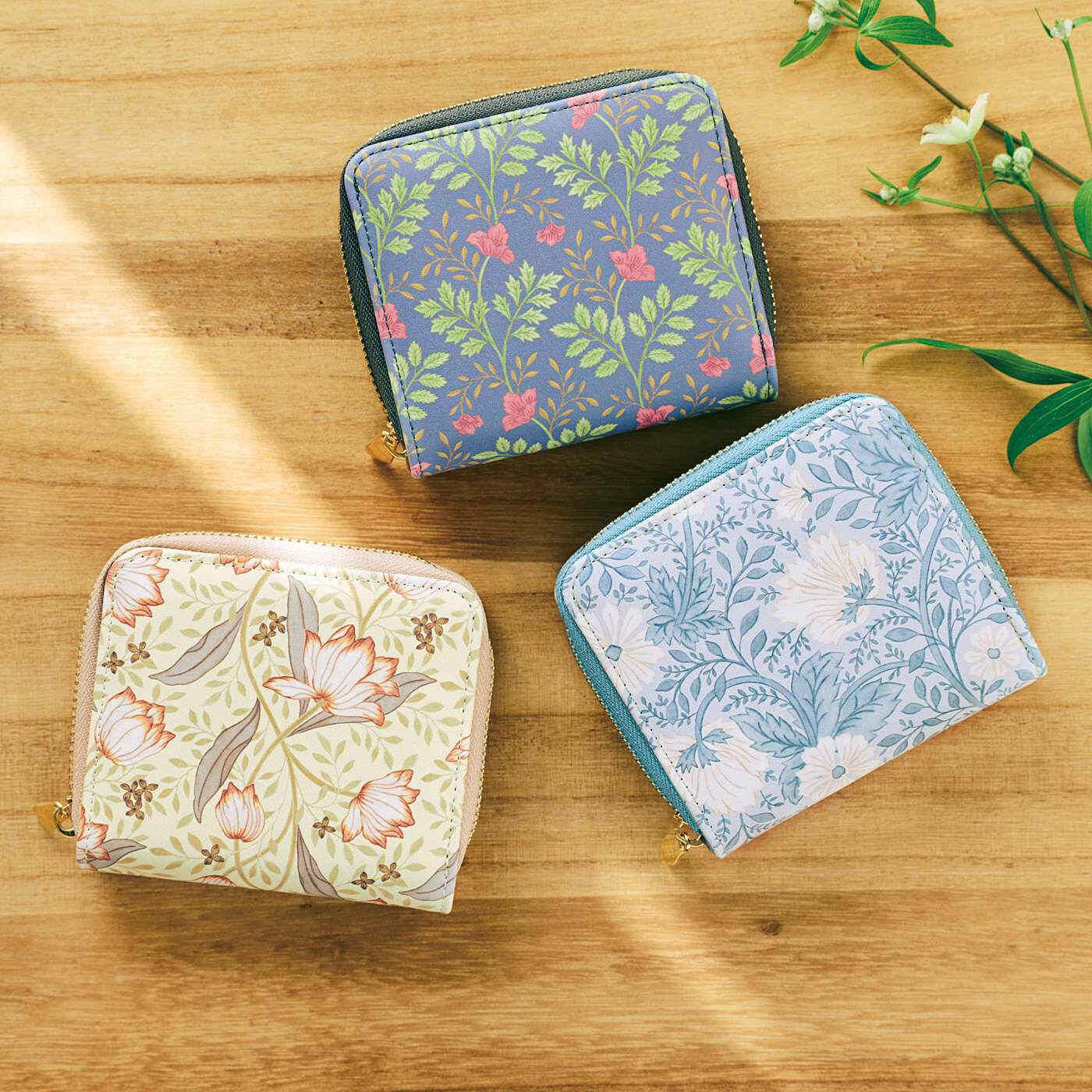 realstock [リアルストック]（Express BOX）|am＆be　アンティークフラワー　装いも気分も華やぐ コンパクトな二つ折り財布〈エレガント〉