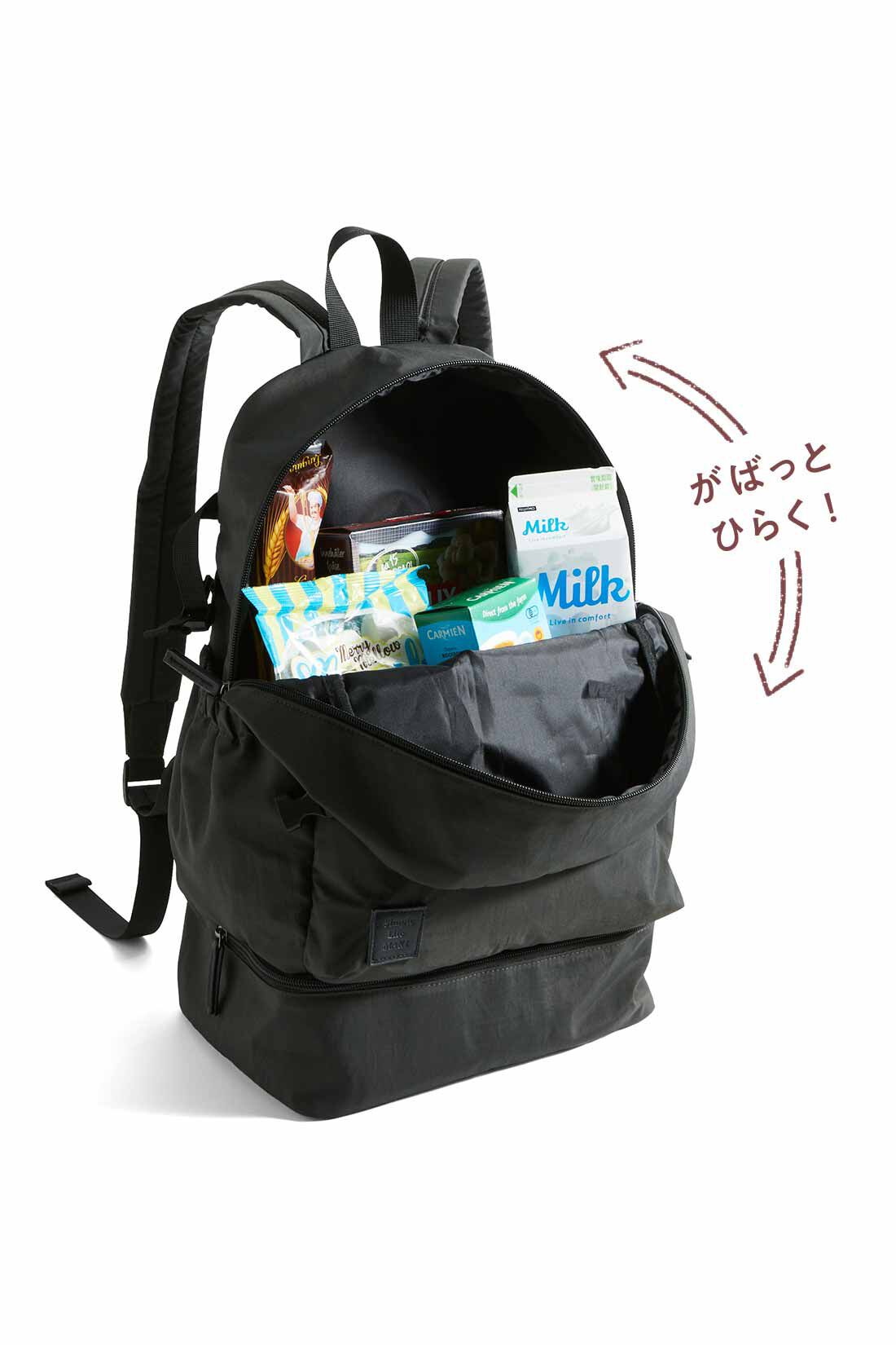 realstock [リアルストック]（Express BOX）|【3～10日でお届け】リブ イン コンフォート シンプルライフ研究家 マキさんとつくった ガバッと開いて入れやすい 二層構造の買い物用リュック〈ブラック×チャコール〉|ボトル類をすっきりホールド。内側に牛乳パックや醤油ボトルなどを立ててしまえるホルダー付き。