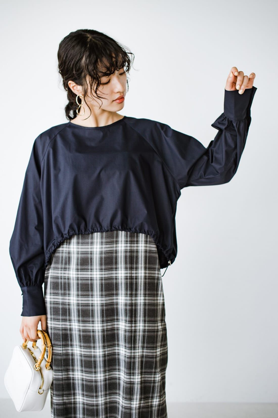 realstock [リアルストック]（Express BOX）|ｈａｃｏ！ 季節の変化を楽しむ「愛服」 手持ちの夏冬服と組み合わせ無限！総柄キャミワンピース＆すそしぼりトップスセット〈ブラック〉