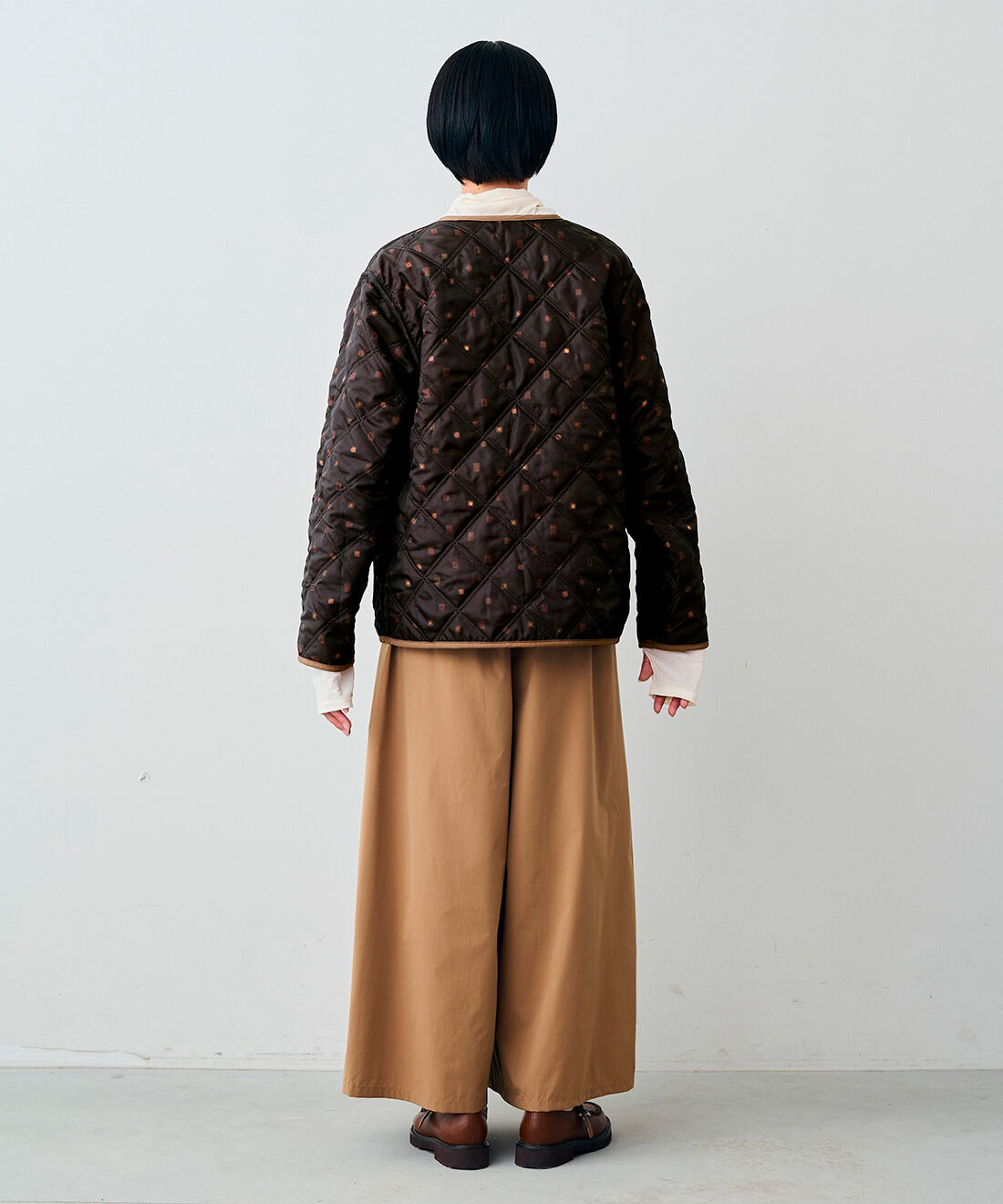 realstock [リアルストック]（Express BOX）|【3～10日でお届け】リブ　イン　コンフォート　チョコレートバイヤーみりとコラボ　甘美な誘惑をまとう　ボンボンショコラ柄のキルティングリバーシブルコート〈チョコレートブラウン〉