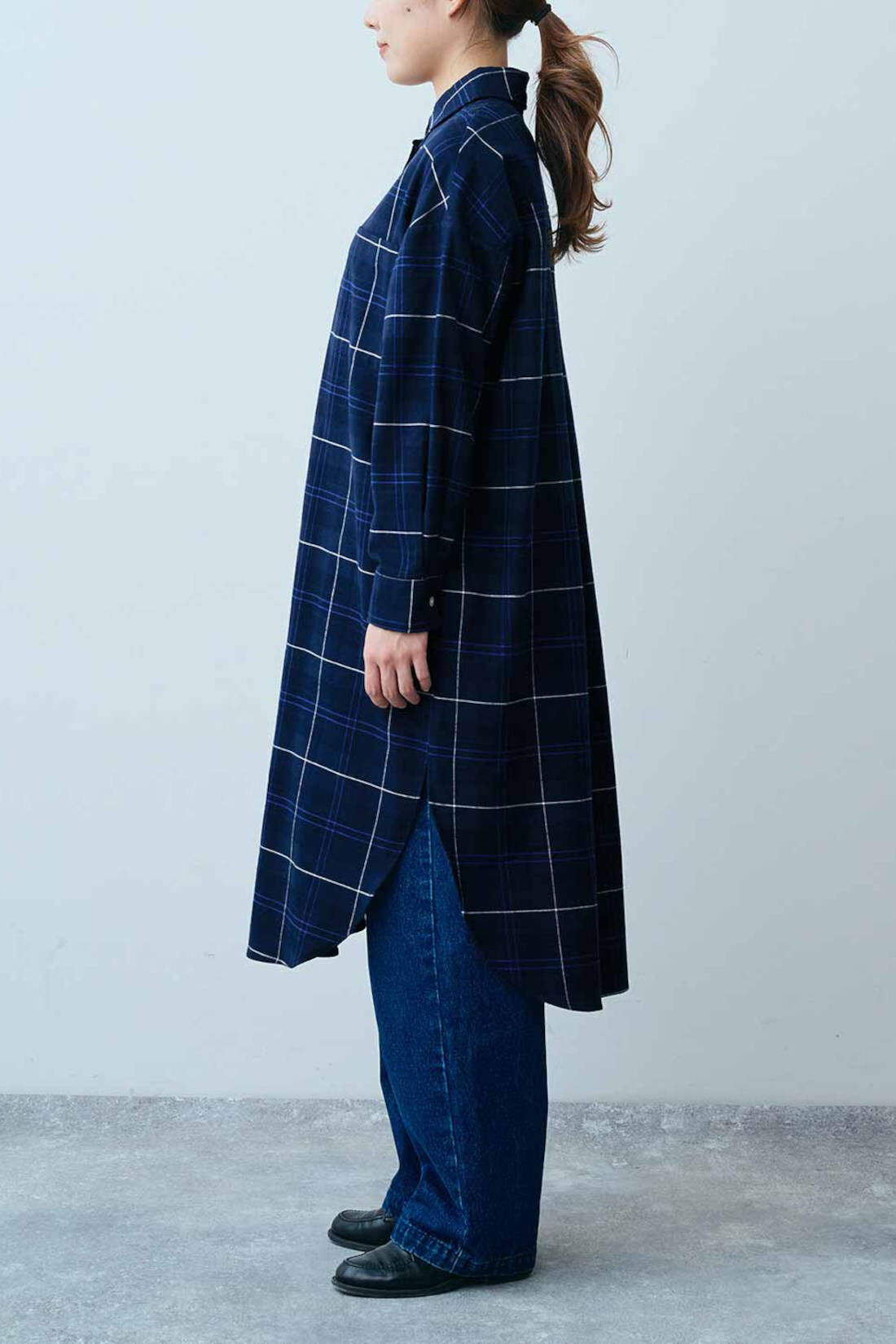 Real Stock|THREE FIFTY STANDARD　ボタンダウンのプルオーバーチェックワンピース〈ネイビー〉|モデル身長：165cm　着用サイズ：M