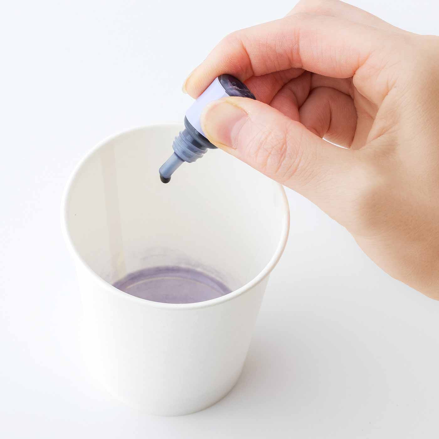 realstock [リアルストック]（Express BOX）|広がる模様とイマジネーション　レジンプレートが作れるシリコーン型|主剤を着色します。
