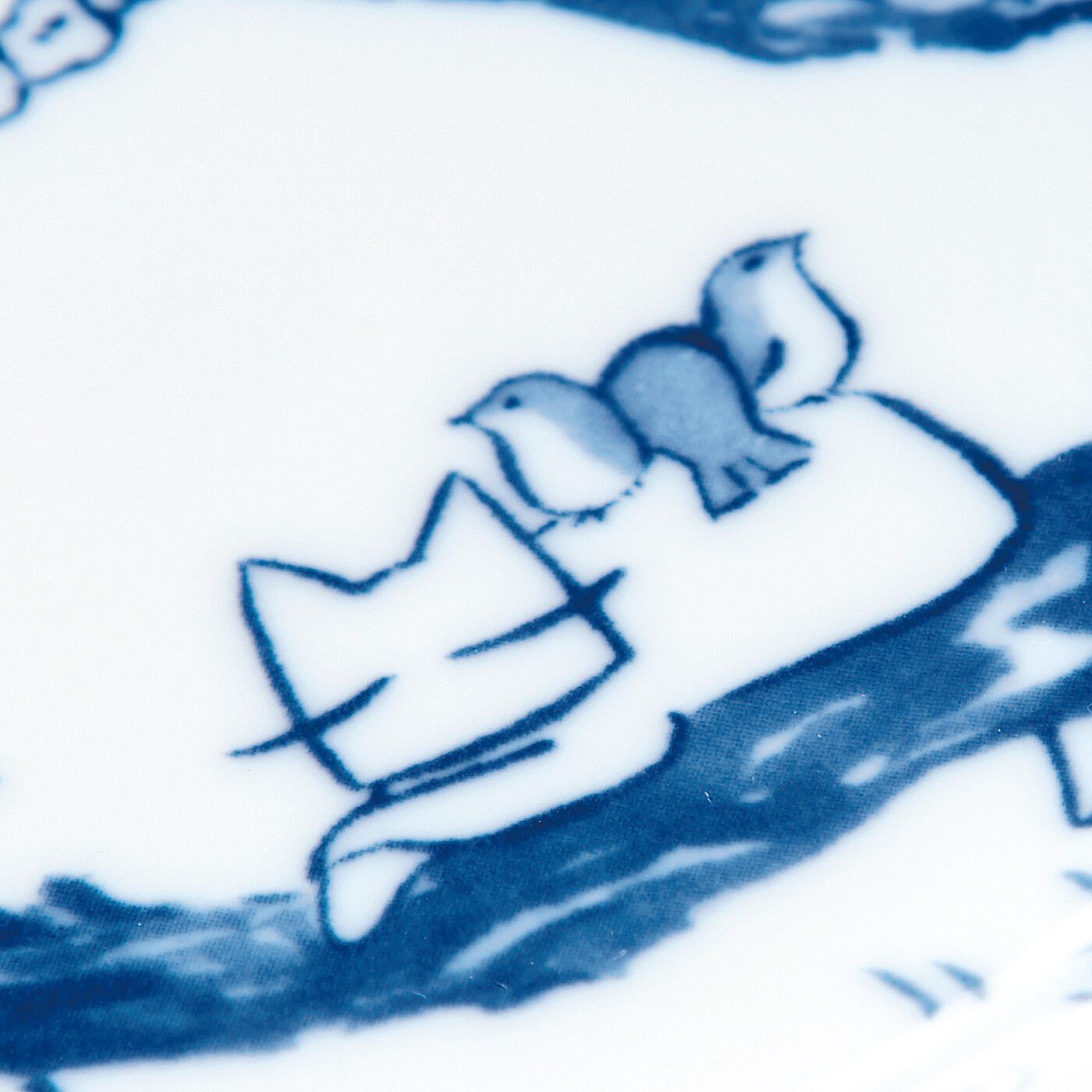 Real Stock|日本画家 久保智昭さんとつくった　猫と縁起物の染付風のお皿|染付風のプリント。