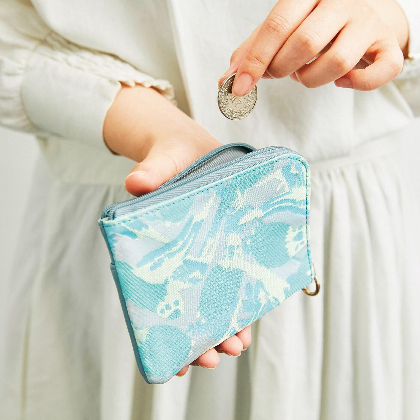 Real Stock|小鳥部　京都の西陣織で仕立てた セキセイインコのスマートL字財布|厚さ約１cmとスリムなサイズ。