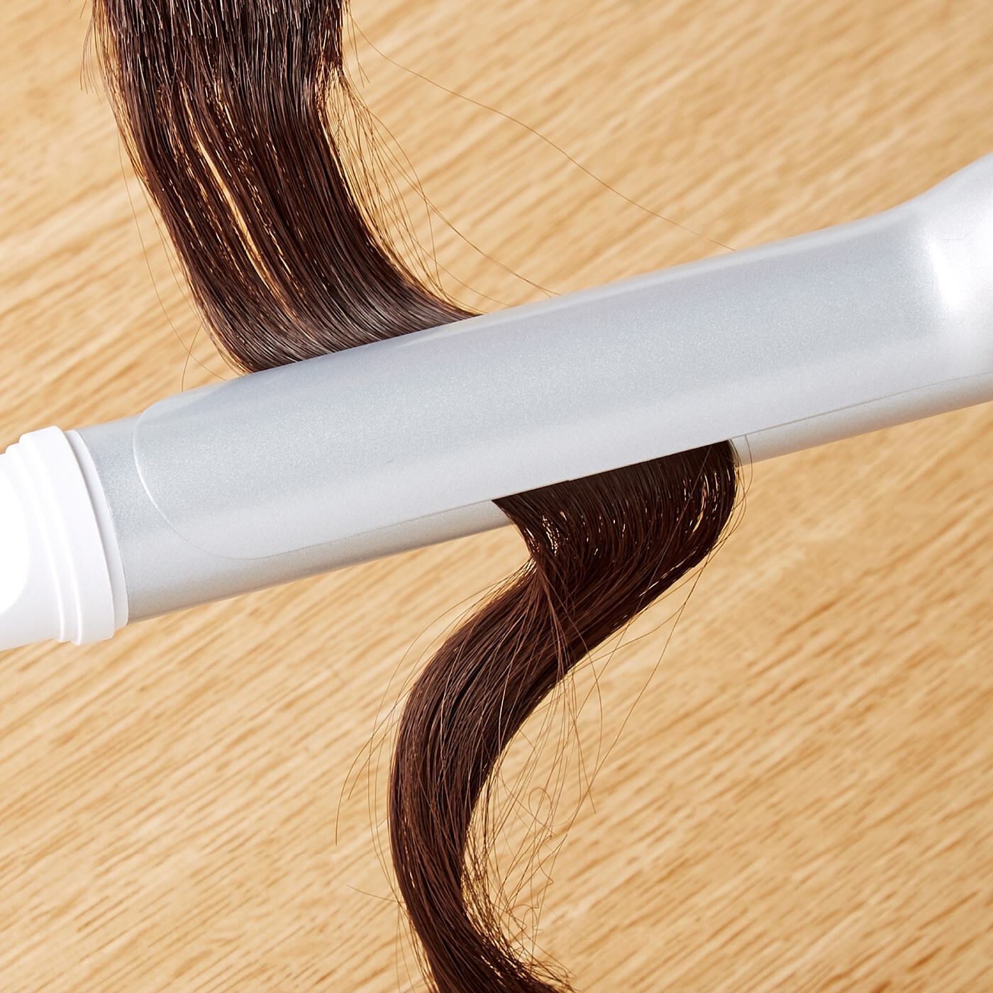 realstock [リアルストック]（Express BOX）|おくれ毛でこなれ感のあるヘアスタイルに変身！　ウィッグ付き白髪隠しヘアターバン|ウィッグは耐熱素材だからヘアアイロンでカールの度合いを調節できます。