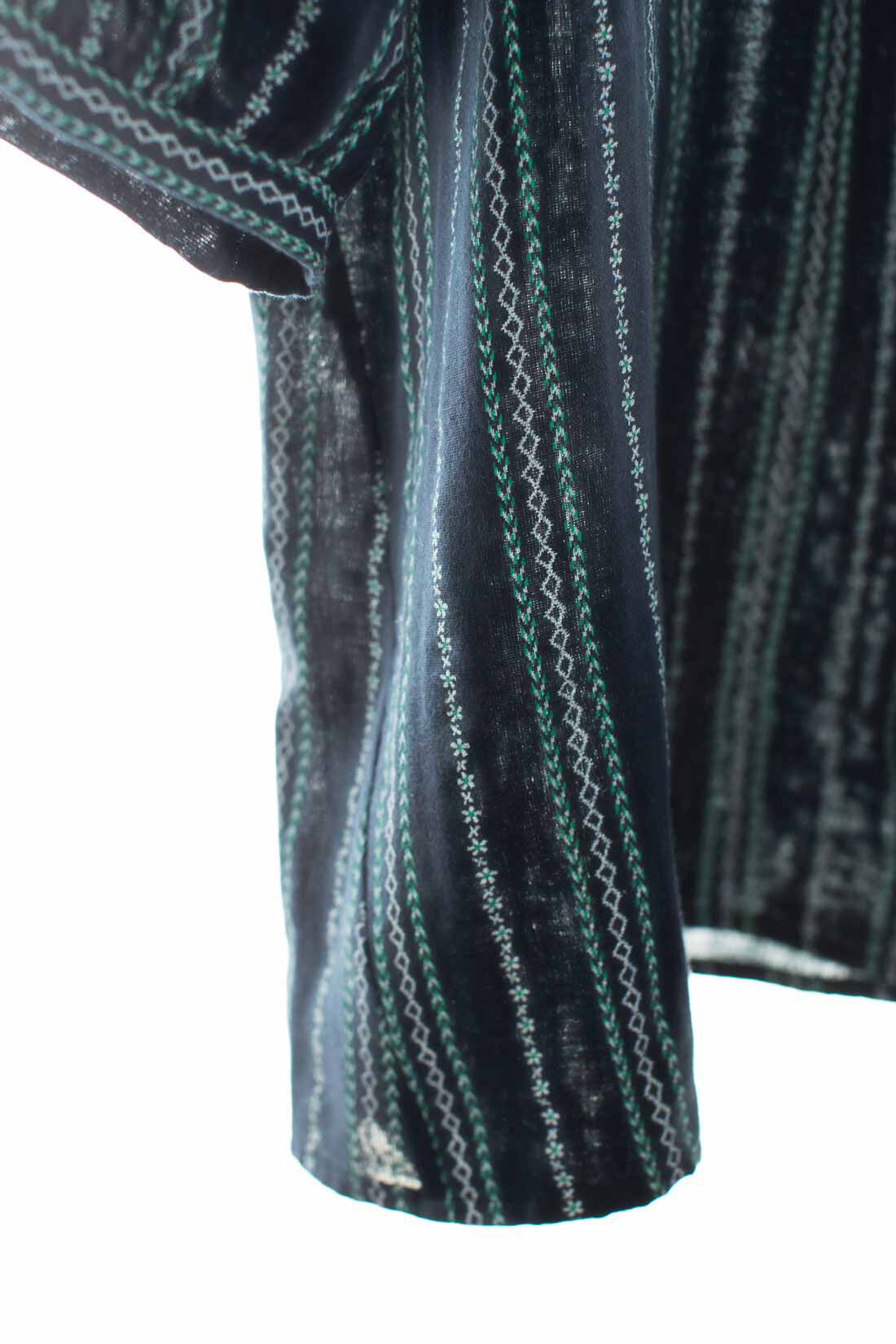 Real Stock|リブ イン コンフォート　ダブルガーゼが心地いい 刺繍みたいなプリントプルオーバー〈ネイビー〉