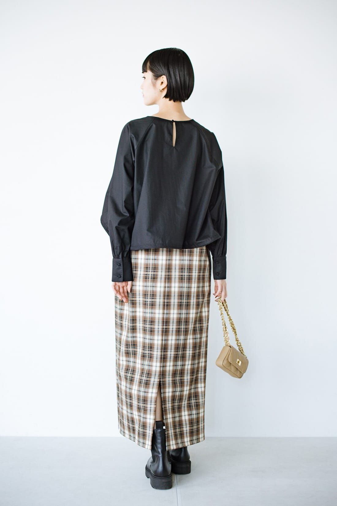 realstock [リアルストック]（Express BOX）|ｈａｃｏ！ 季節の変化を楽しむ「愛服」 手持ちの夏冬服と組み合わせ無限！総柄キャミワンピース＆すそしぼりトップスセット〈ブラウン〉