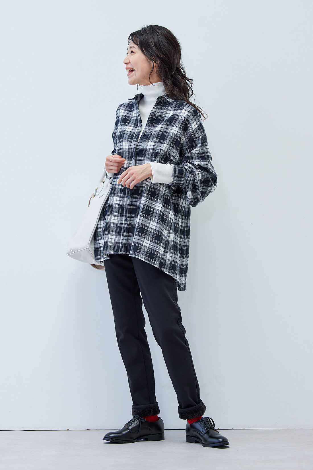 Real Stock|【3～10日でお届け】リブ イン コンフォート　ぬくぬくでしあわせ　あったかすっきり裏ボアパンツ〈ブラック〉
