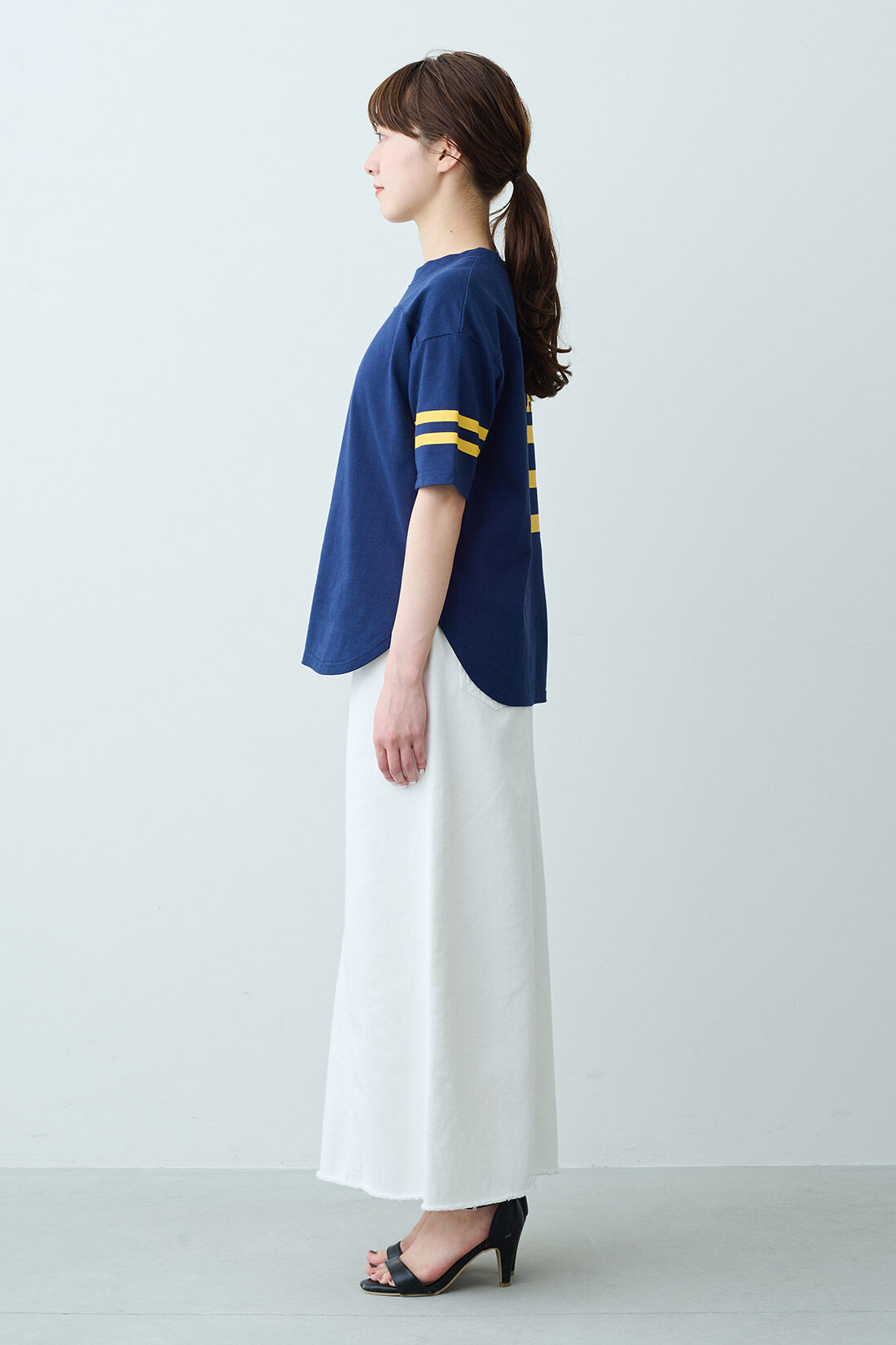 Real Stock|IEDIT[イディット]　小森美穂子さんコラボ すっきりはけるデニムロングスカート〈ホワイト〉|モデル身長：163cm 着用サイズ：M