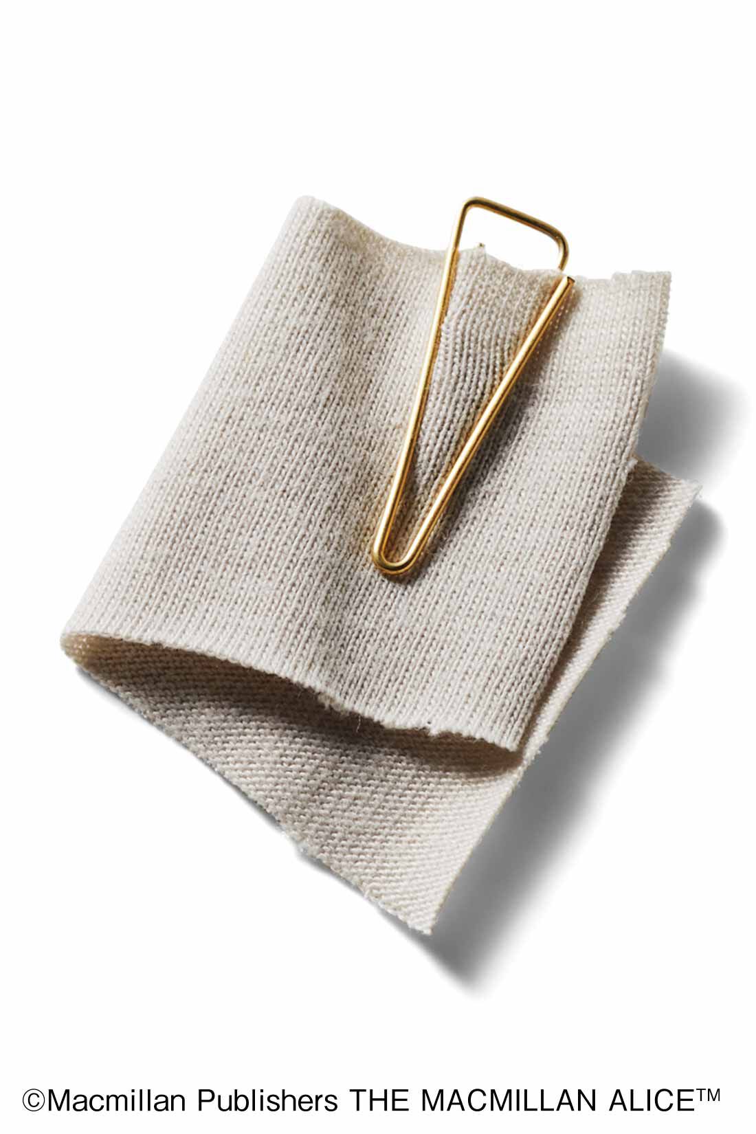 Real Stock|THE MACMILLAN ALICE TM×IEDIT[イディット]　挿絵の世界をおしゃれに楽しむ ニュアンスカラーの大人カットソートップス〈ベージュ〉|ロングシーズン使える、厚すぎず薄すぎない天じく素材。伸びやかで着心地も快適です。