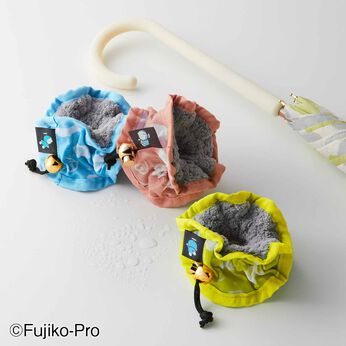 Real Stock | ドラえもん　雨のしずくをふき取るシュシュ