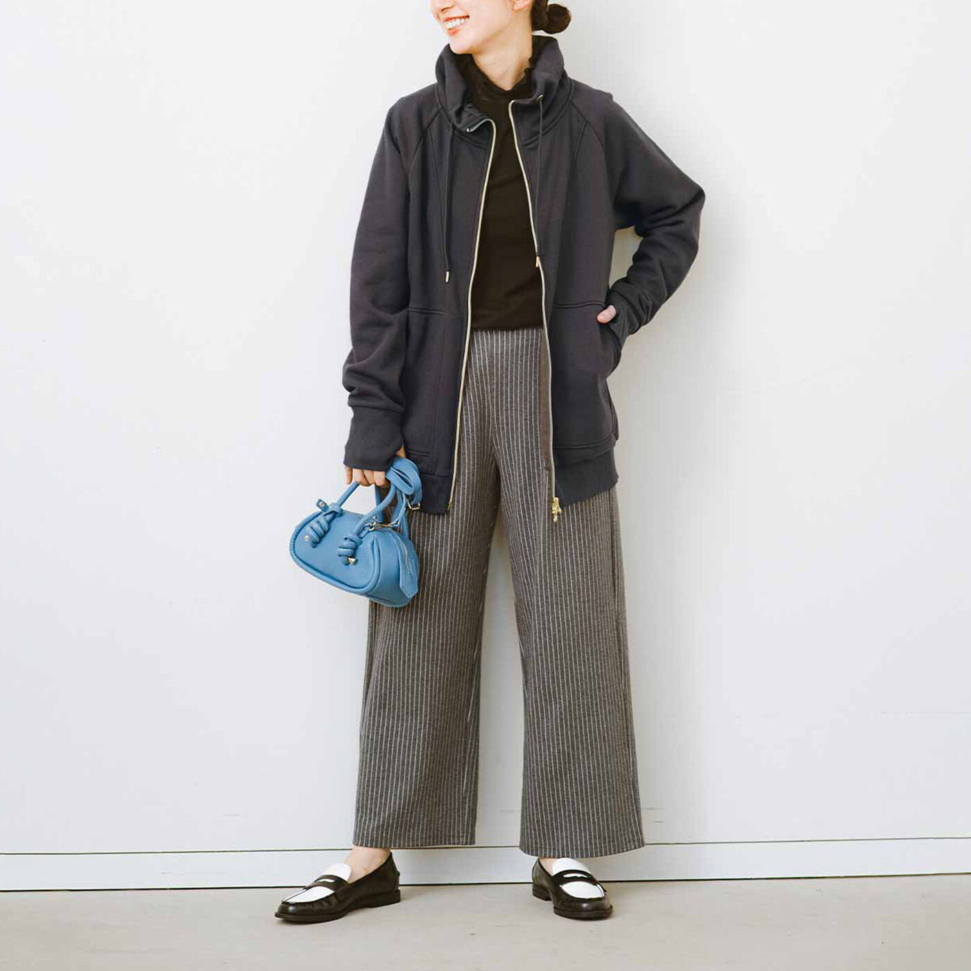 realstock [リアルストック]（Express BOX）|フラウグラット　立体設計ですらりあったか かるホカ裏起毛 大人のパーカー風ダブルジップブルゾン〈オートミール〉|スマホもすっぽり入る大きめポケット。　※お届けするカラーとは異なります。