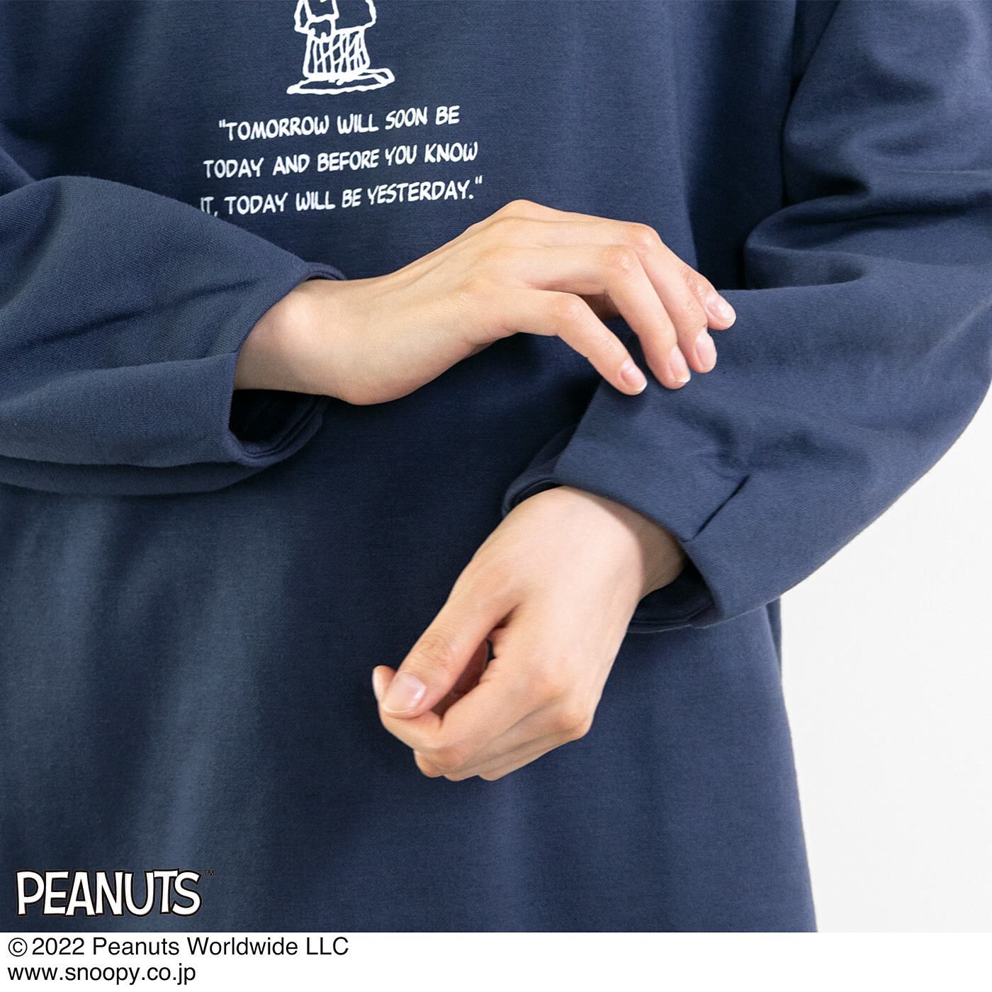 Real Stock|フラウグラット　PEANUTSフレンズ あったか裏起毛 大人のぷっくり袖ロングトップス〈ネイビー〉|ニュアンスタックのぷっくり袖がかわいい。