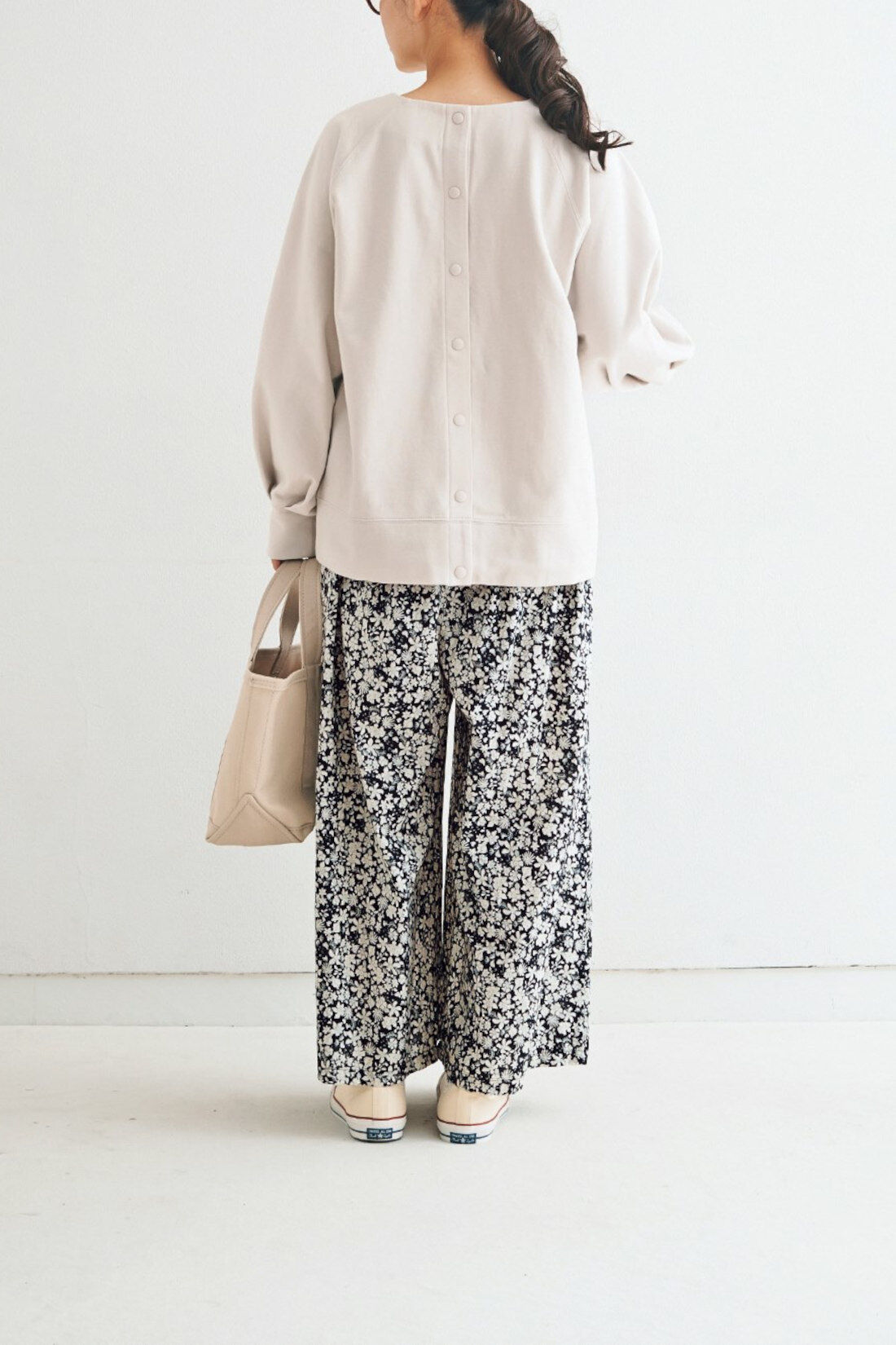 and myera 花絨毯のワイドパンツ｜Real Stock[リアルストック]｜フェリシモ【公式通販】