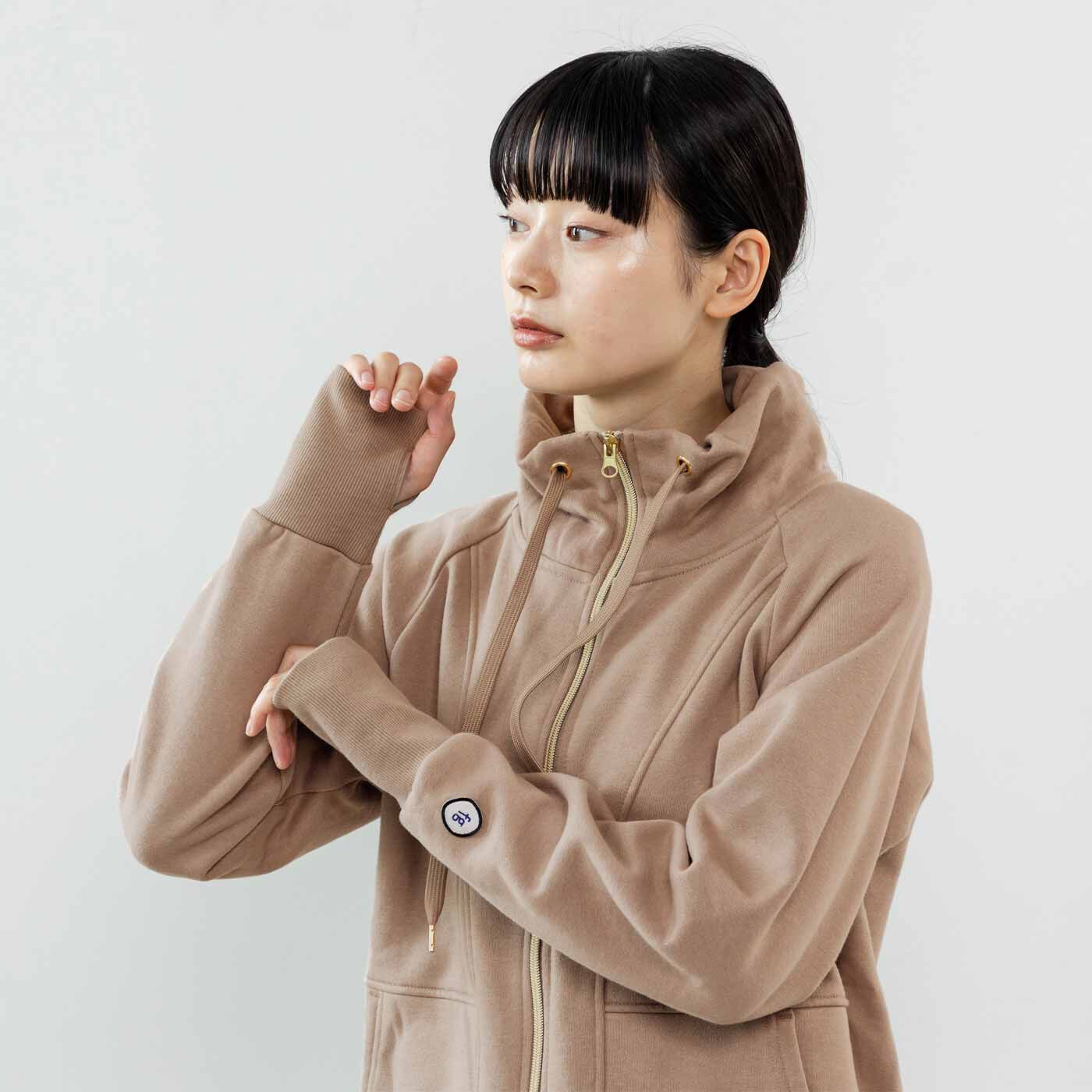 realstock [リアルストック]（Express BOX）|フラウグラット　立体設計ですらりあったか かるホカ裏起毛 大人のパーカー風ダブルジップブルゾン〈オートミール〉|指先が自由だからスマホの操作もらくらく。　※お届けするカラーとは異なります。