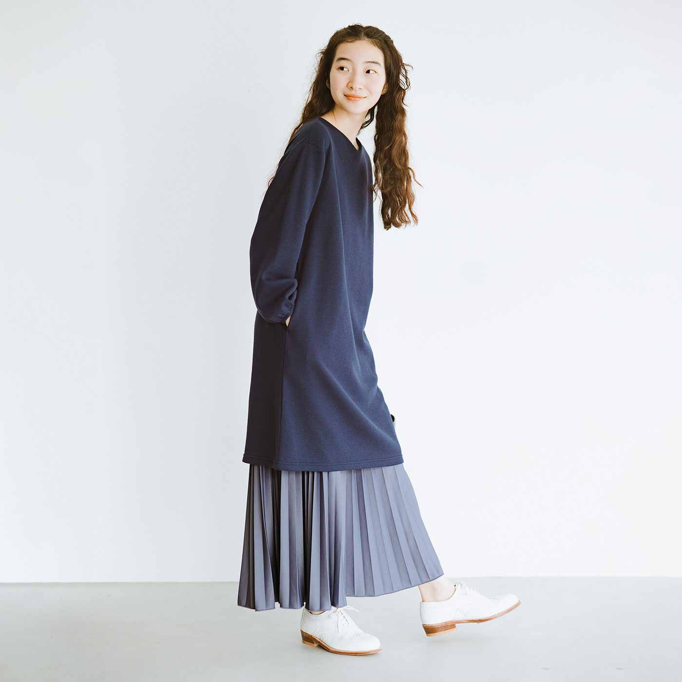 realstock [リアルストック]（Express BOX）|フラウグラット　伸びやからくちん♪ 大人のきれいめワッフル裏起毛チュニック〈チャコールグレー〉|両サイドにポケット付き。　※お届けするカラーとは異なります。