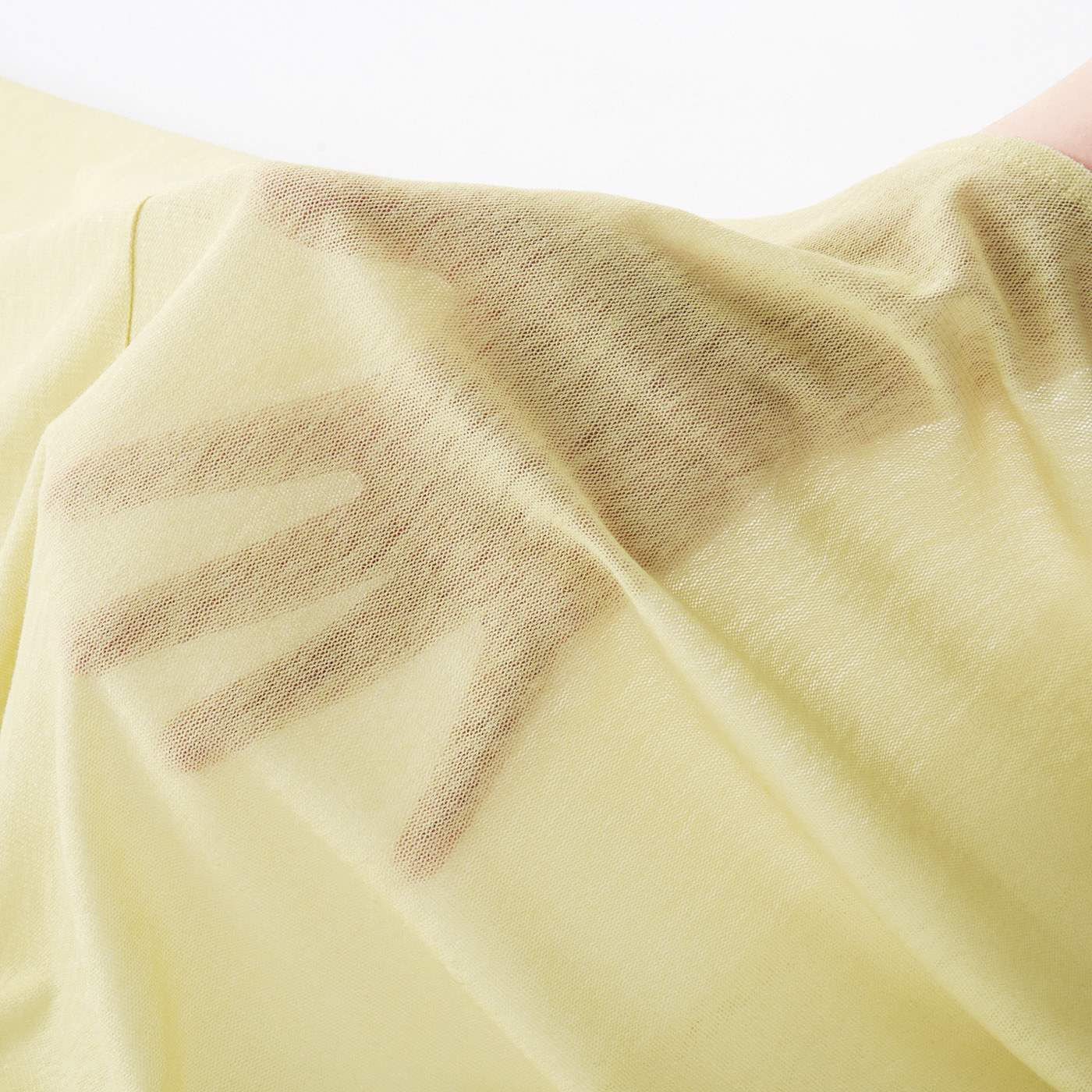 Real Stock|ボリューム袖にもはおりやすい　さらっと心地よい　ボレロカーディガン〈レモン〉|ほどよくさわやかな透け感のある生地です。