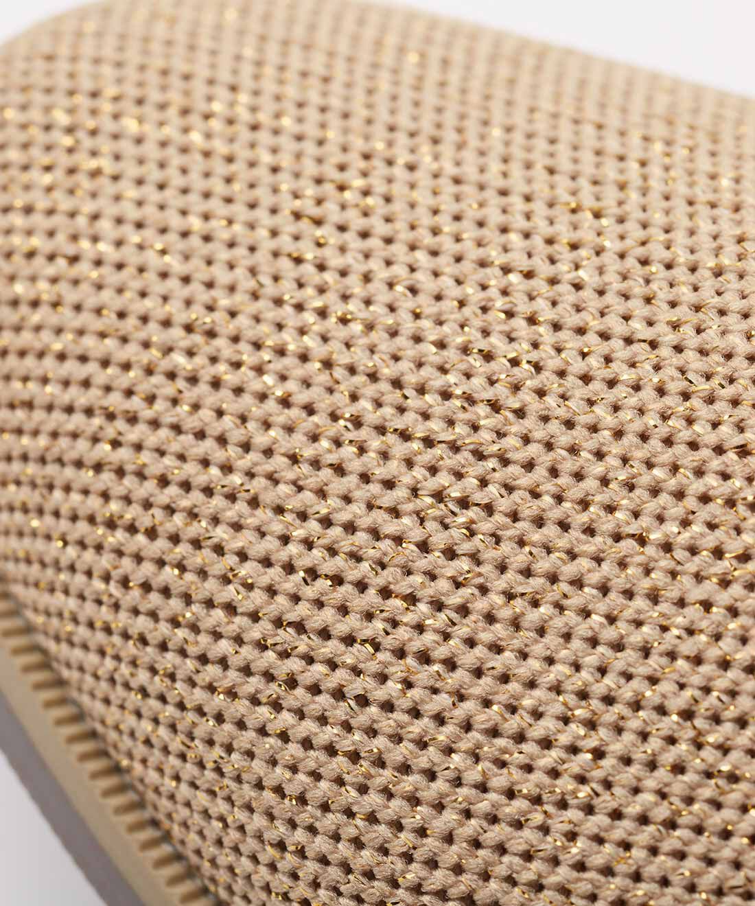 realstock [リアルストック]（Express BOX）| 【3～10日でお届け】リブ　イン　コンフォート　はまじとコラボ　　ほんのりラメが上品な　リボンニットシューティ〈ベージュ〉|ラメがきらめく肌なじみのいいベージュカラーのニット素材。