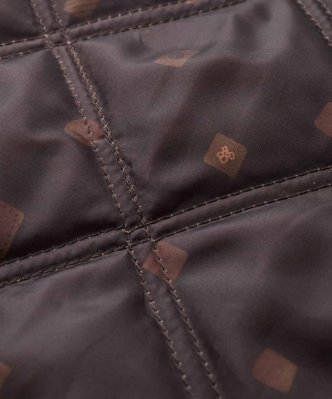 realstock [リアルストック]（Express BOX）|【3～10日でお届け】リブ　イン　コンフォート　チョコレートバイヤーみりとコラボ　甘美な誘惑をまとう　ボンボンショコラ柄のキルティングリバーシブルコート〈チョコレートブラウン〉|コートは、チョコモチーフをちりばめた柄で、マットな光沢のキルティング素材。