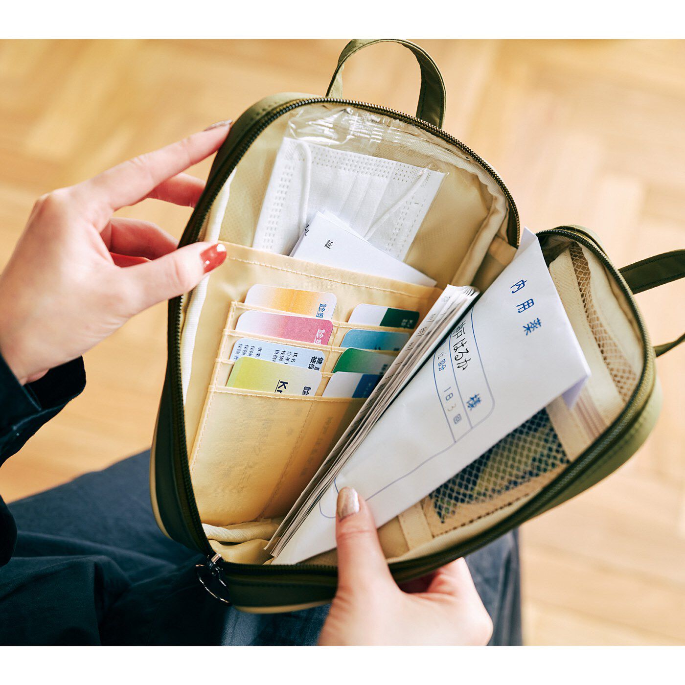 realstock [リアルストック]（Express BOX）|ａｍ＆ｂｅ　通院に必要なものをひとまとめ　処方された薬も現金も入る　ホスピタルポーチ|処方された薬が袋ごと入るので、お会計でもたつく心配なし。