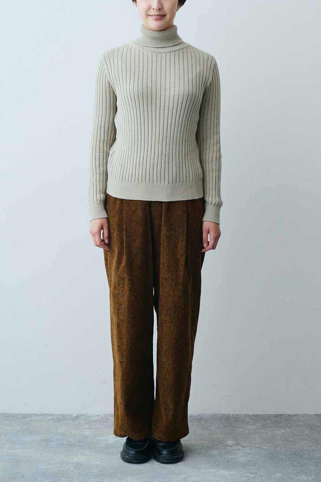 Real Stock|THREE FIFTY STANDARD　ペイズリー柄の細コールパンツ〈ブラウン〉