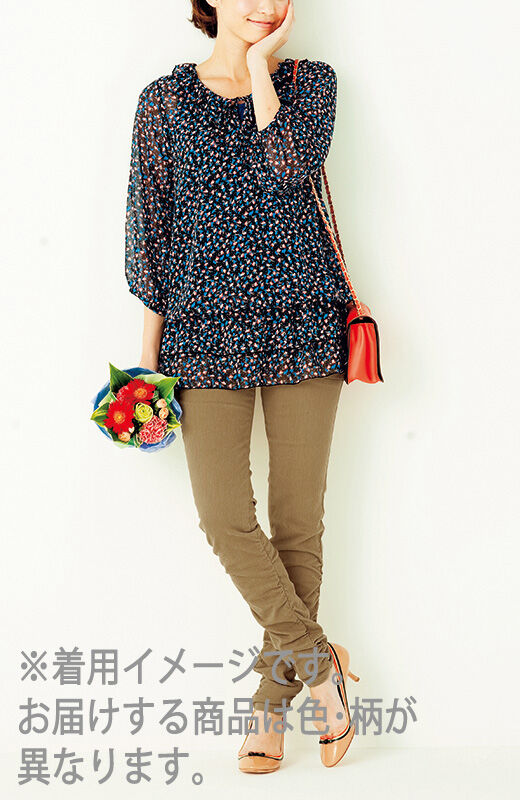 Real Stock|リブ イン コンフォート　小花柄を身にまとう軽やかシフォンプルオーバー(ベージュ)