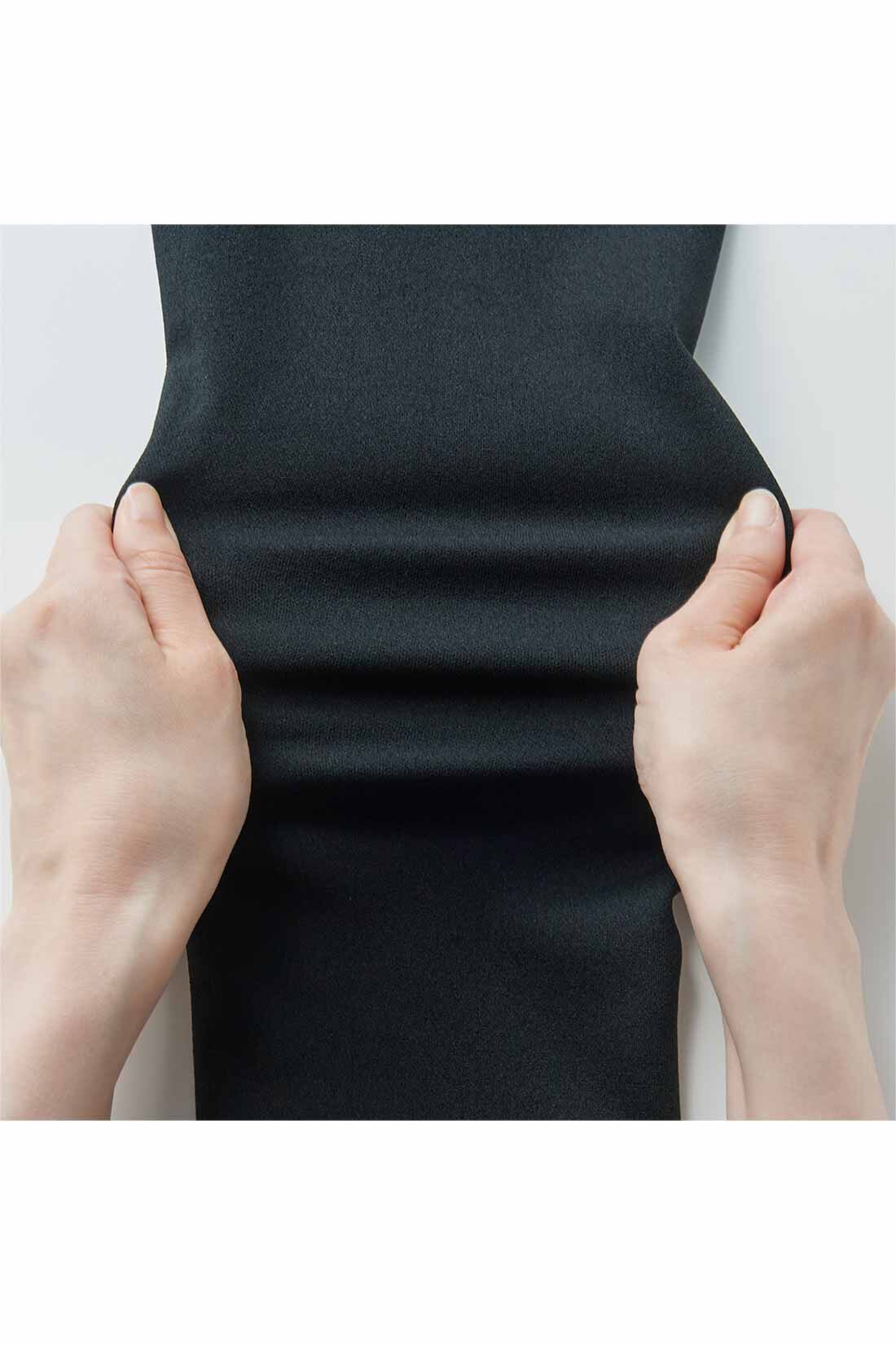 Real Stock|IEDIT[イディット]　こだわり満載7つ星★ 大人の女性をきれいに魅せる「これさえあれば」の頼れるブラックワンピース〈9〉|きれいに見えてらくちん快適ストレッチ素材。