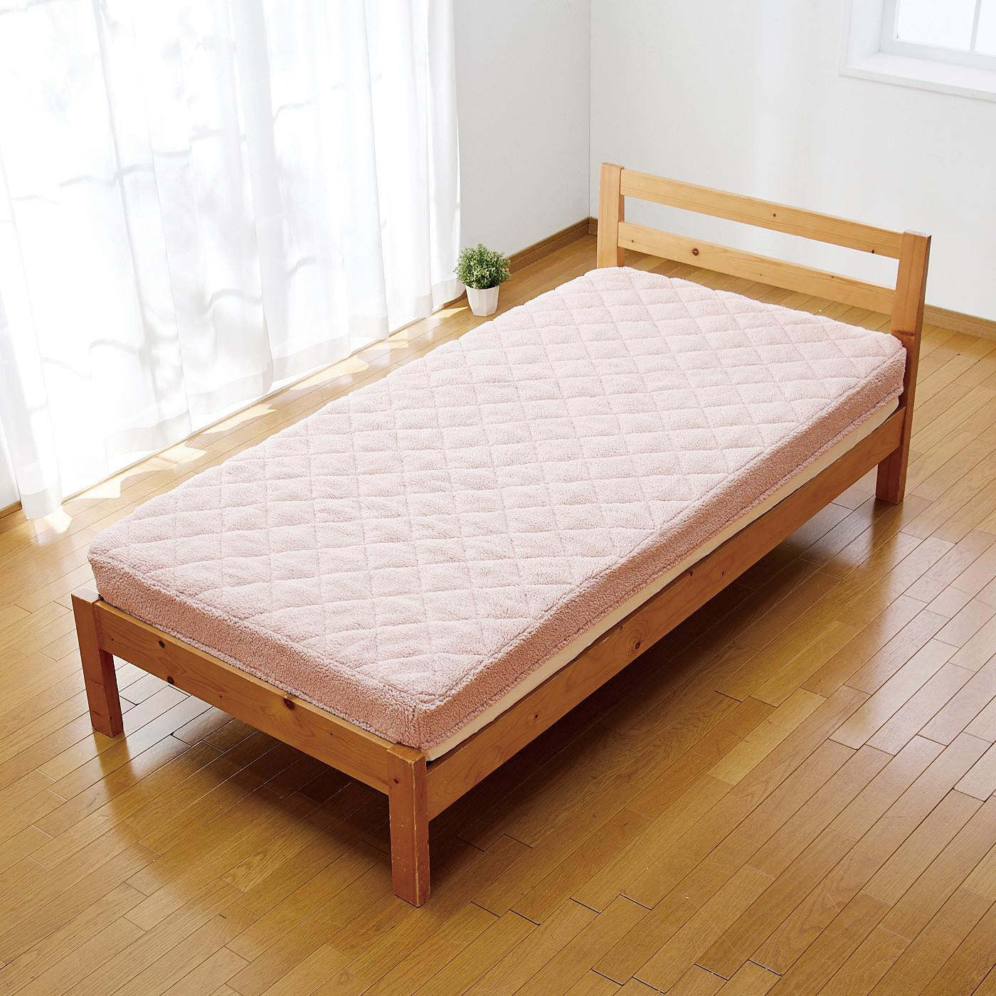 realstock [リアルストック]（Express BOX）|クーフゥ　まるで雲の上で眠っているみたい シープボアに全身ゆだねる 中わたふんわりクッション敷カバー〈セミダブル〉|〈ピンク〉※画像はシングルサイズを装着しています。